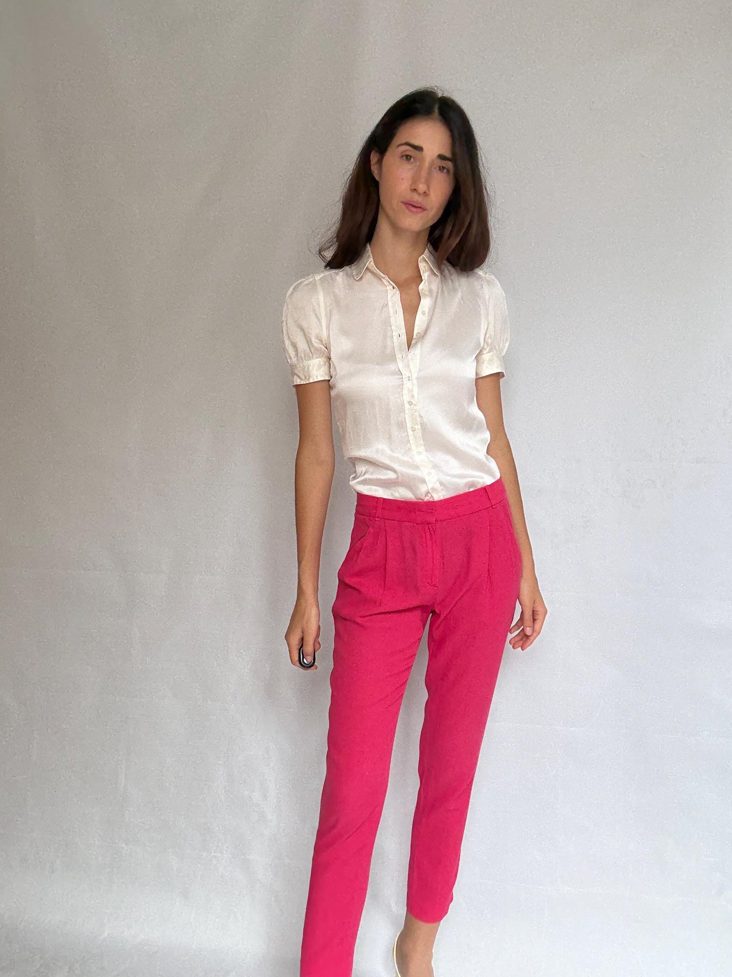 Massimo Dutti vibrant pink trousers, cotton feel, fitted silhouette, pleated front, elegant chic, US M, versatile streetwear