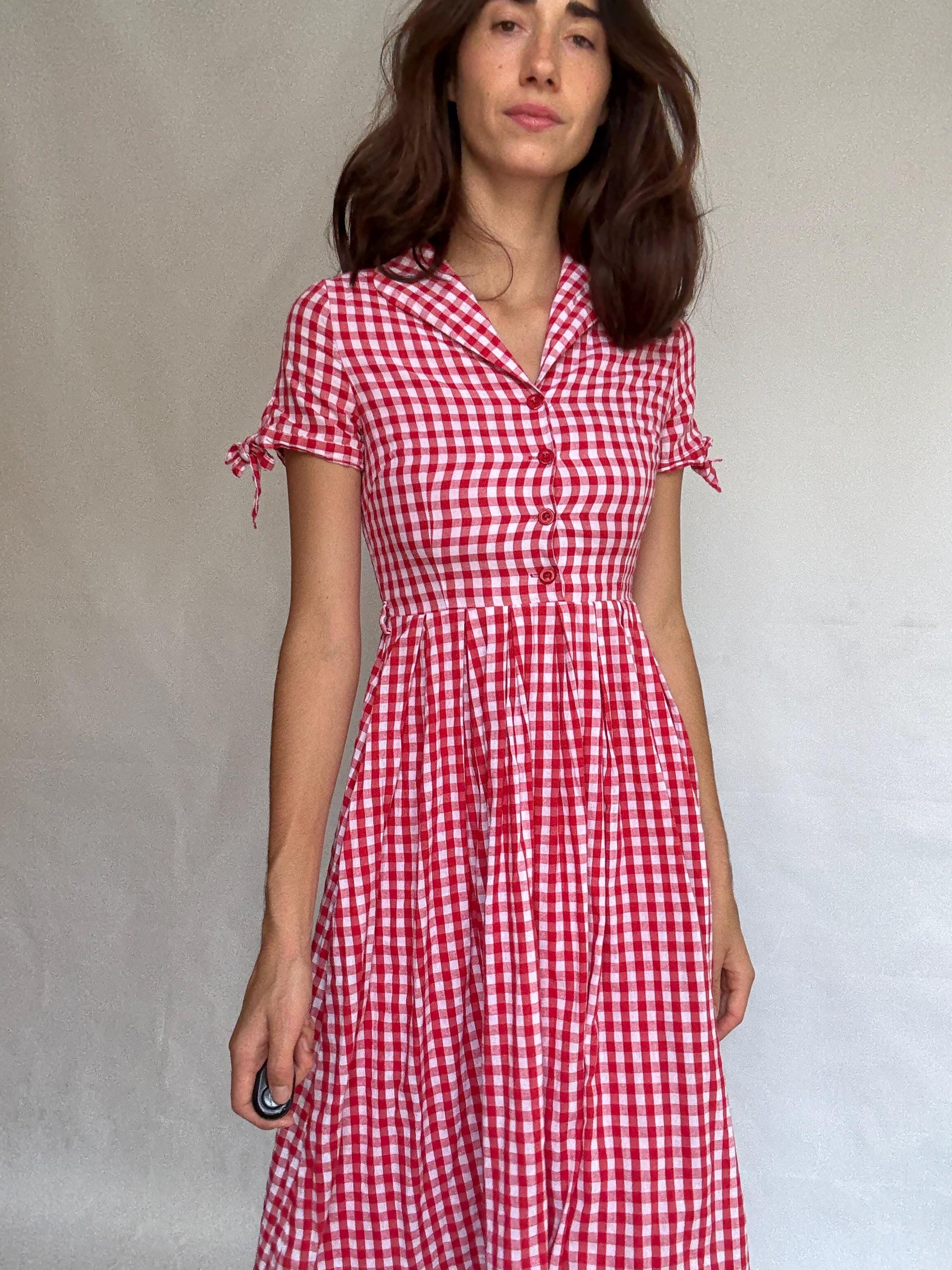 Lindy Bop red gingham dress, 100% cotton, fit, and-flare, button front, tie detail sleeves, vintage 50s retro, US S, picnic vibe