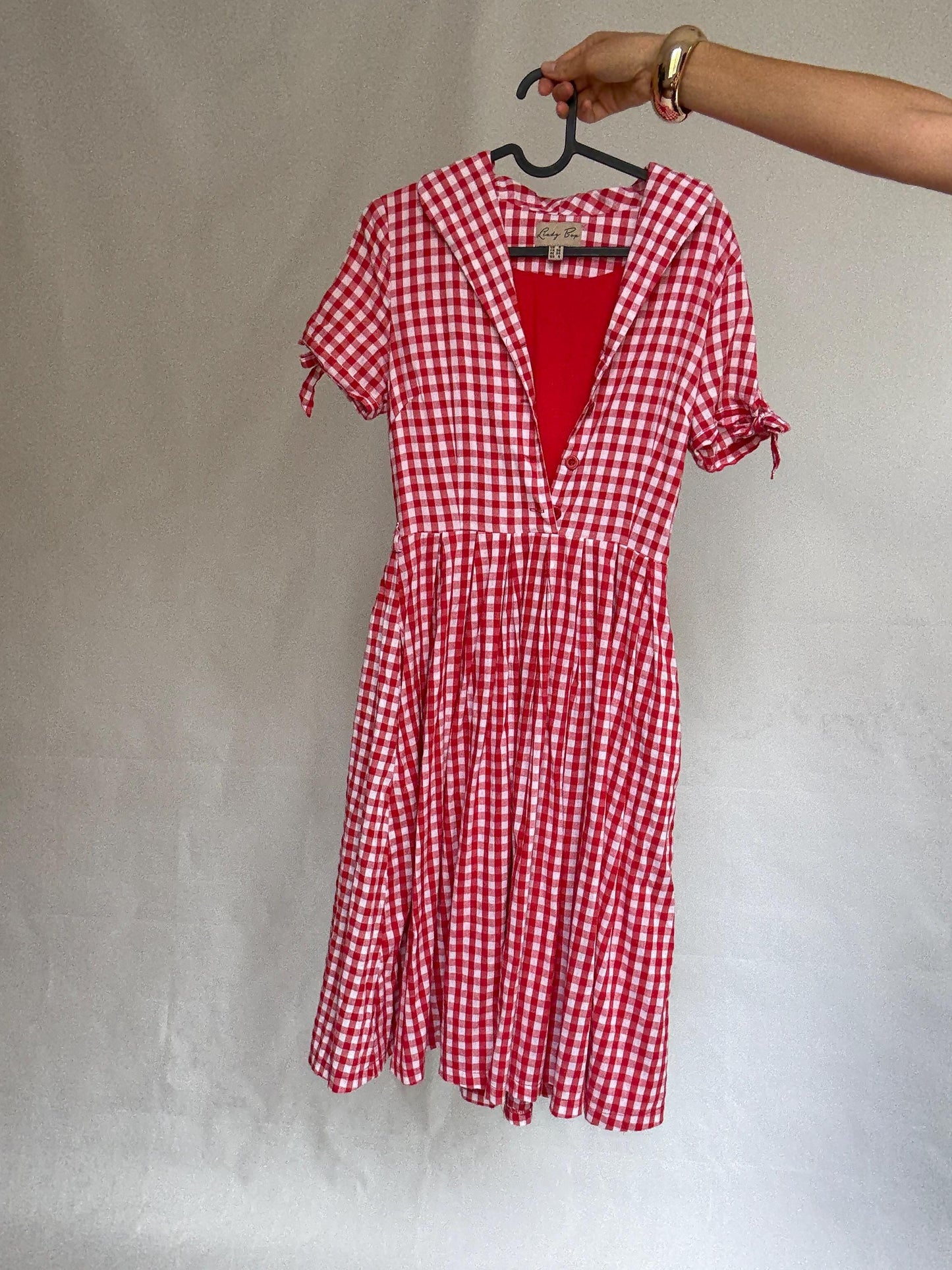 Lindy Bop red gingham dress, 100% cotton, fit, and-flare, button front, tie detail sleeves, vintage 50s retro, US S, picnic vibe
