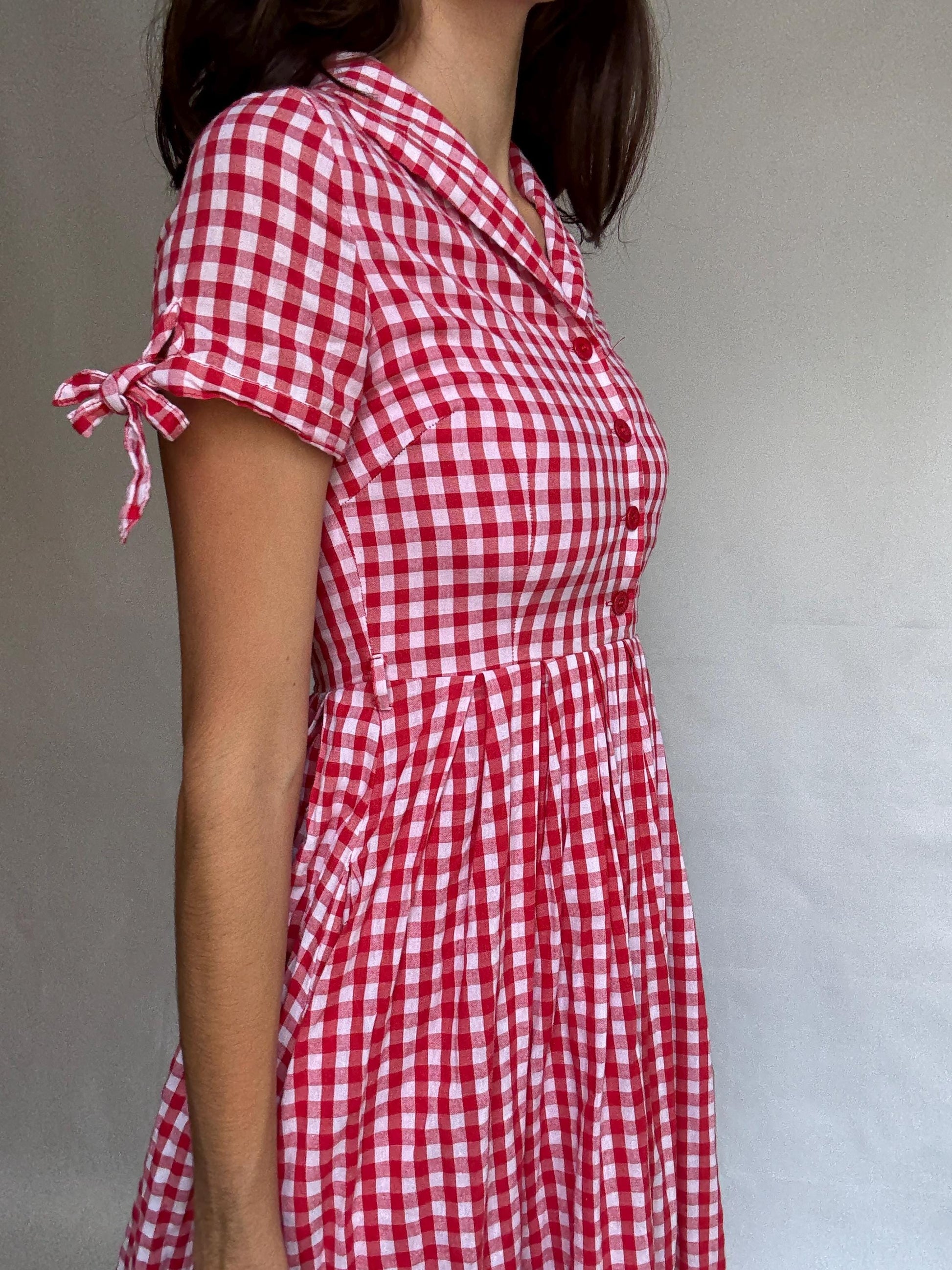 Lindy Bop red gingham dress, 100% cotton, fit, and-flare, button front, tie detail sleeves, vintage 50s retro, US S, picnic vibe