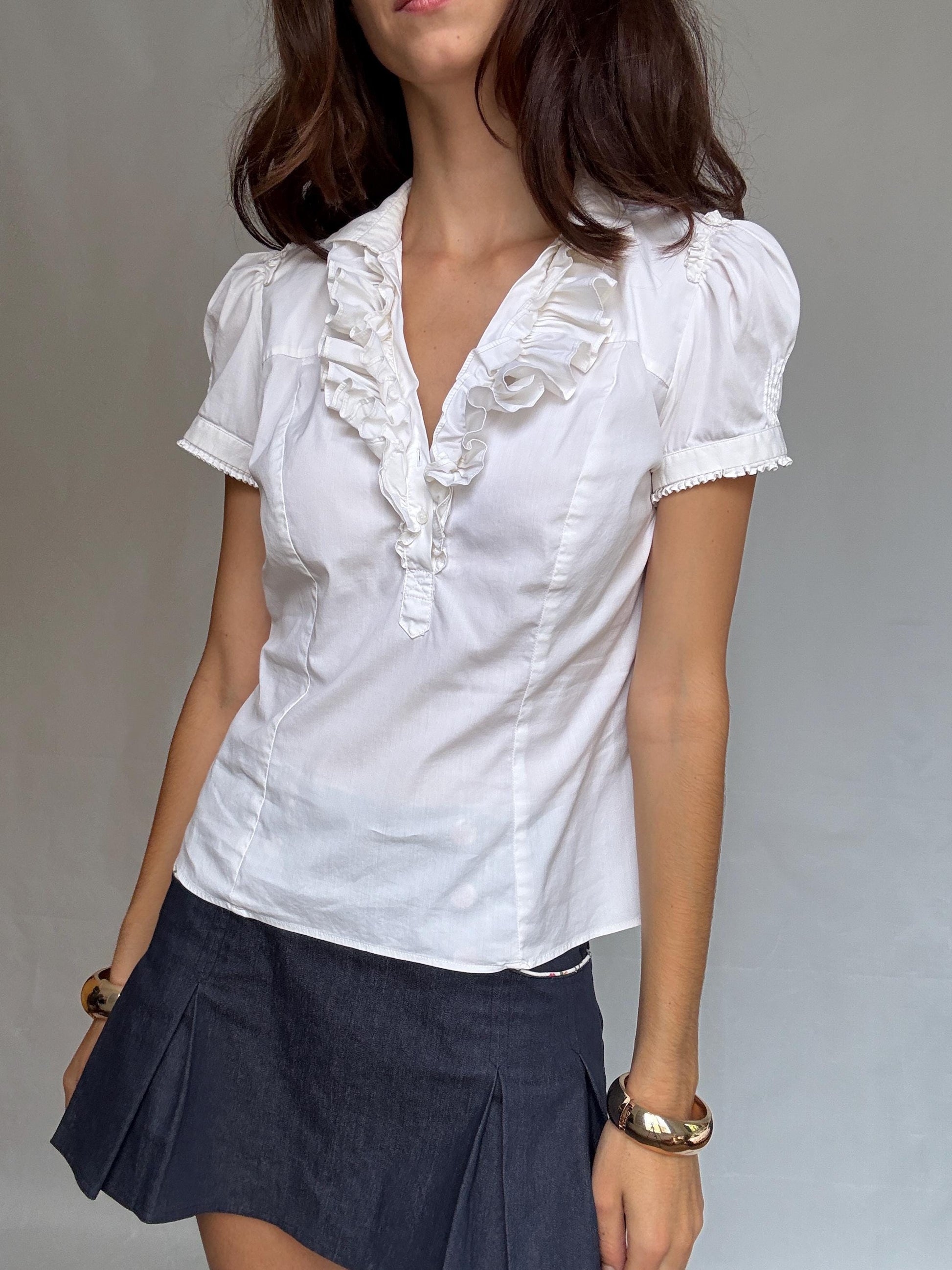 Vintage white blouse, cotton blend, fitted style, ruffle front, elegant romantic, US M, versatile day to evening