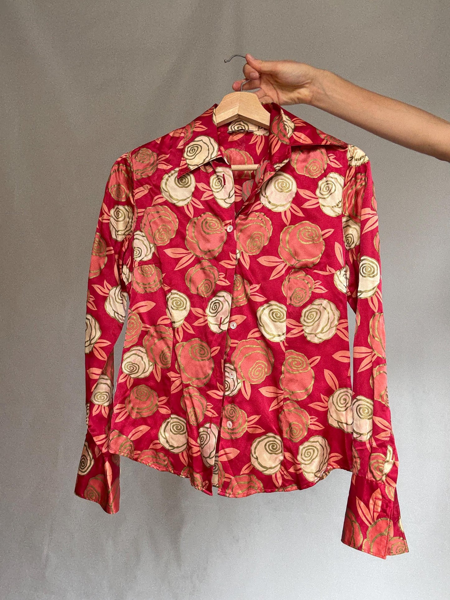 Red floral silk blouse, 100% silk, relaxed fit, button up, classic collar, retro bold style, US M, evening statement piece