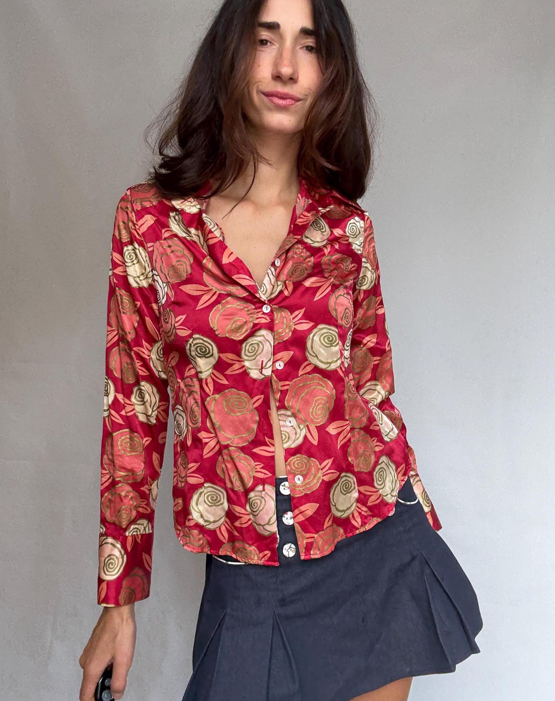 Red floral silk blouse, 100% silk, relaxed fit, button up, classic collar, retro bold style, US M, evening statement piece