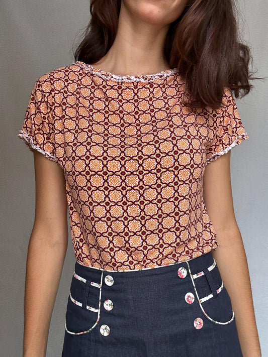 Pedro del Hierro geometric blouse, cotton feel, regular fit, ruffled neckline, retro 70s, US M, casual streetwear,