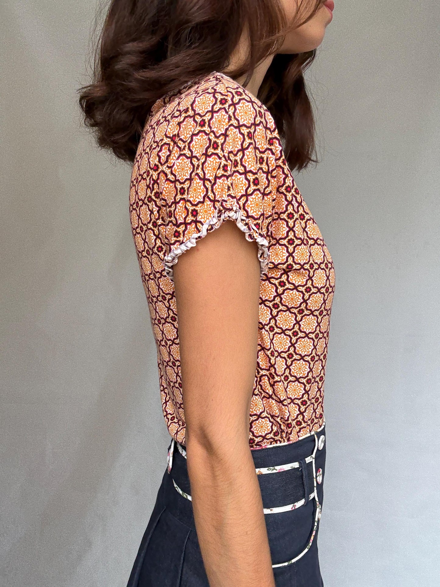 Pedro del Hierro geometric blouse, cotton feel, regular fit, ruffled neckline, retro 70s, US M, casual streetwear,