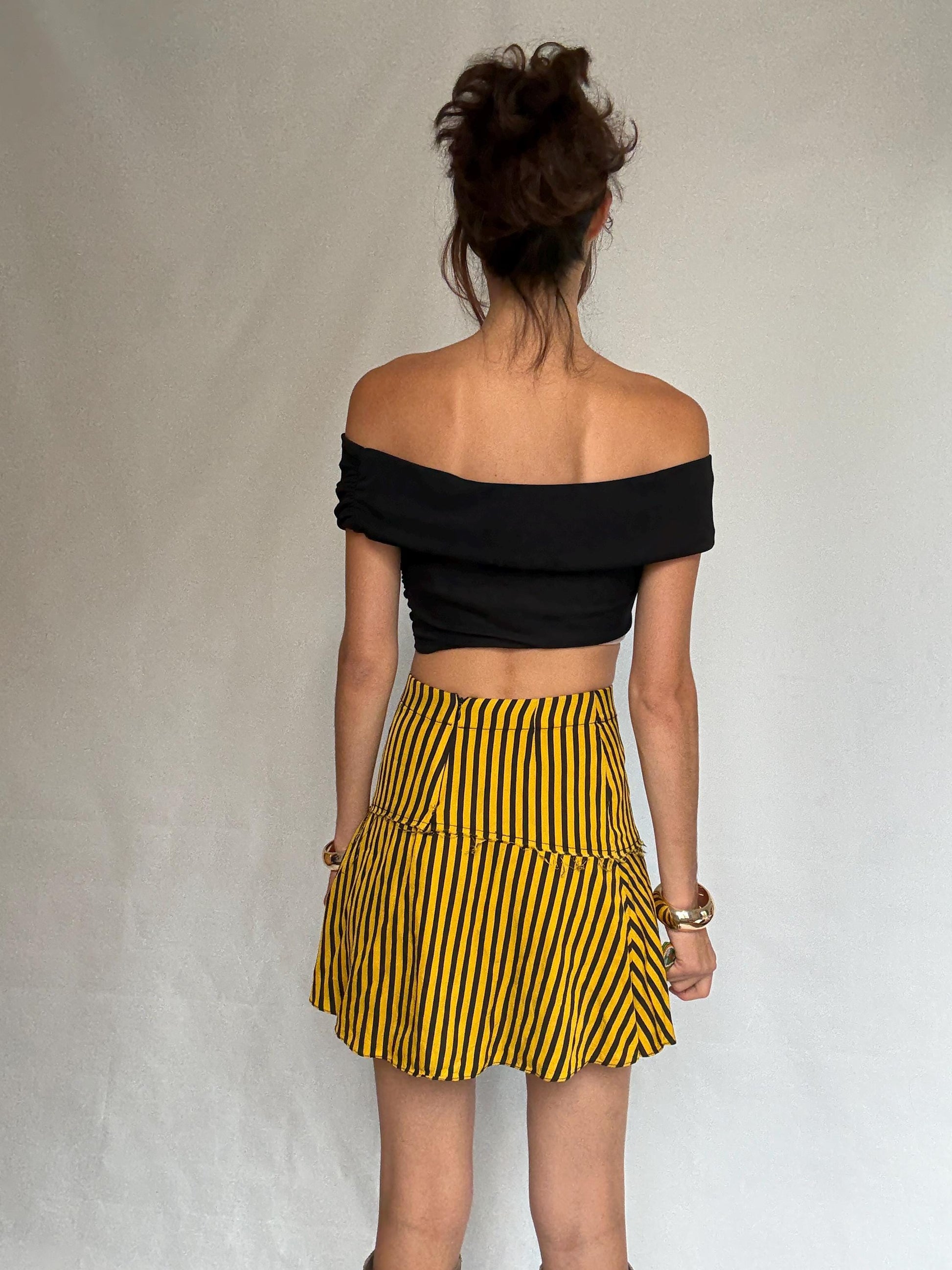 Vintage playful black and yellow striped skirt, high waist fit, asymmetrical hem, retro_90s, US S, streetwear vibe