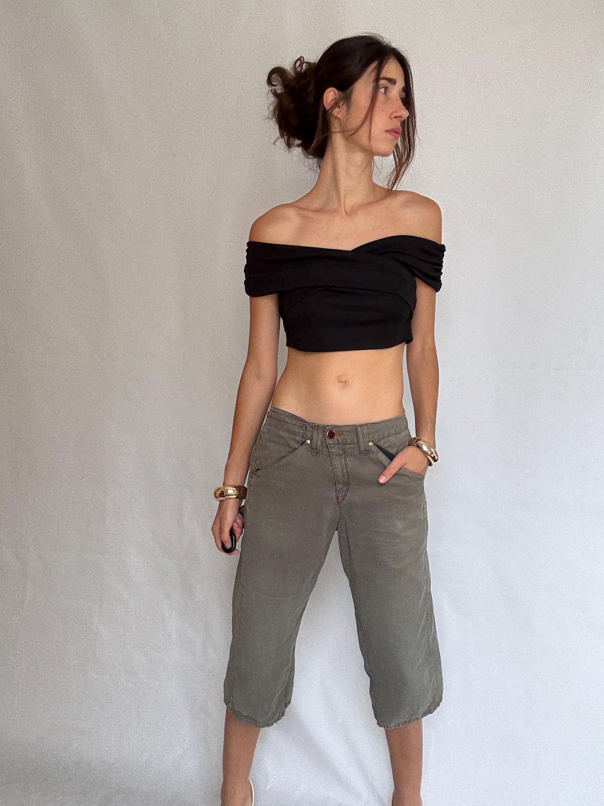 Levi's olive green cropped trousers, cotton feel, relaxed fit, zip fly closure, decorative stitching detail, retro 90s mick jagger, US M
