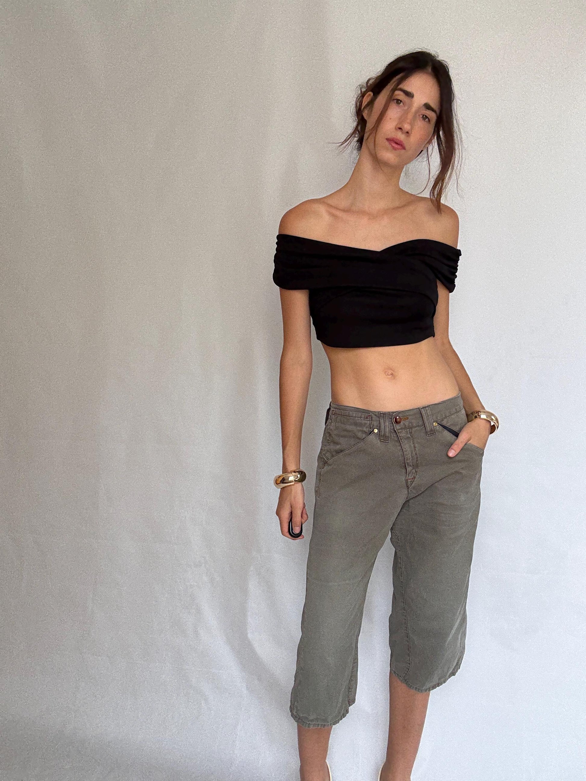 Levi's olive green cropped trousers, cotton feel, relaxed fit, zip fly closure, decorative stitching detail, retro 90s mick jagger, US M
