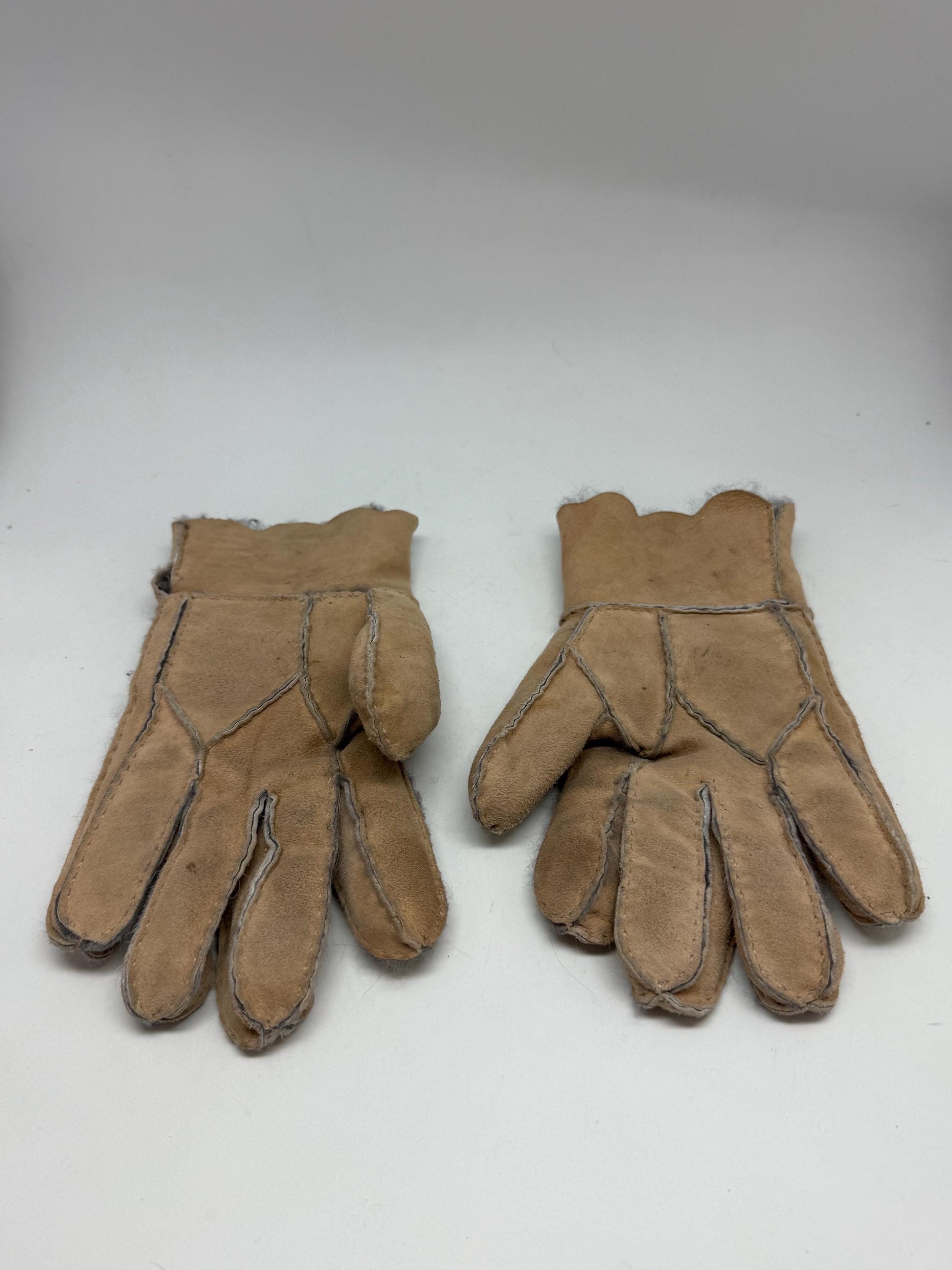 Vintage light brown leather gloves, genuine leather, plush lining exposed, classic stitching detail, retro 70s, US XL, winter warmth