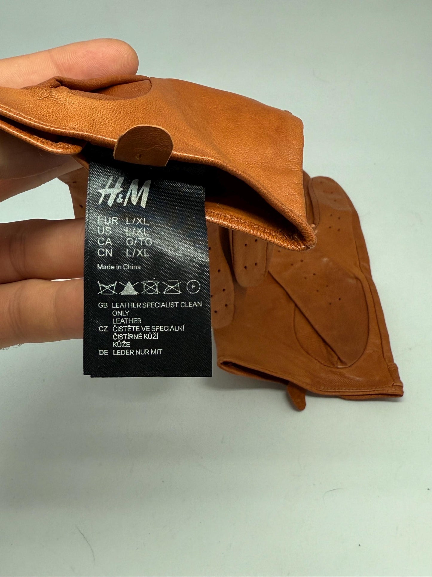 Brown driving leather gloves, genuine leather, perforated design, button closure, vintage 90s, US L/XL, versatile accessory