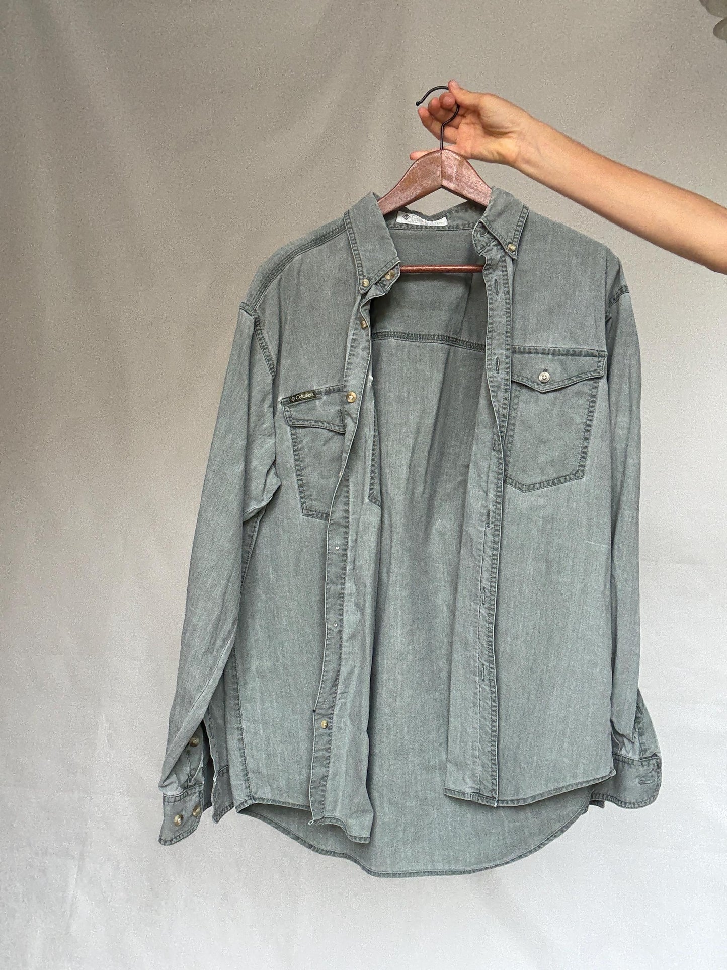 Vintage Columbia light gray denim shirt, Cotton relaxed fit button up shirt, Size US XL