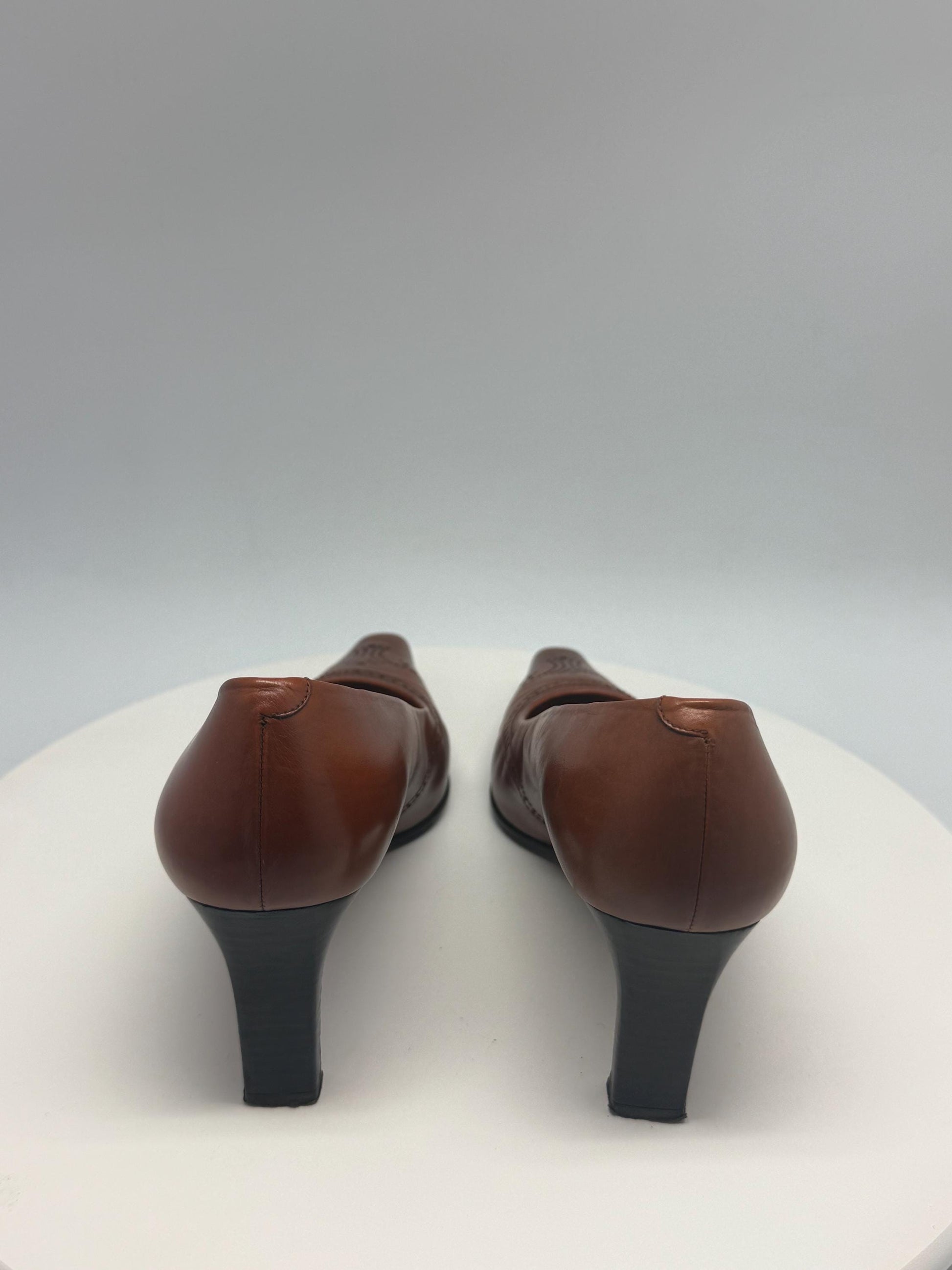 Vintage Balenciaga brown leather heels, genuine leather, classic pump, brogue detail, EU 39, US 8, evening elegance