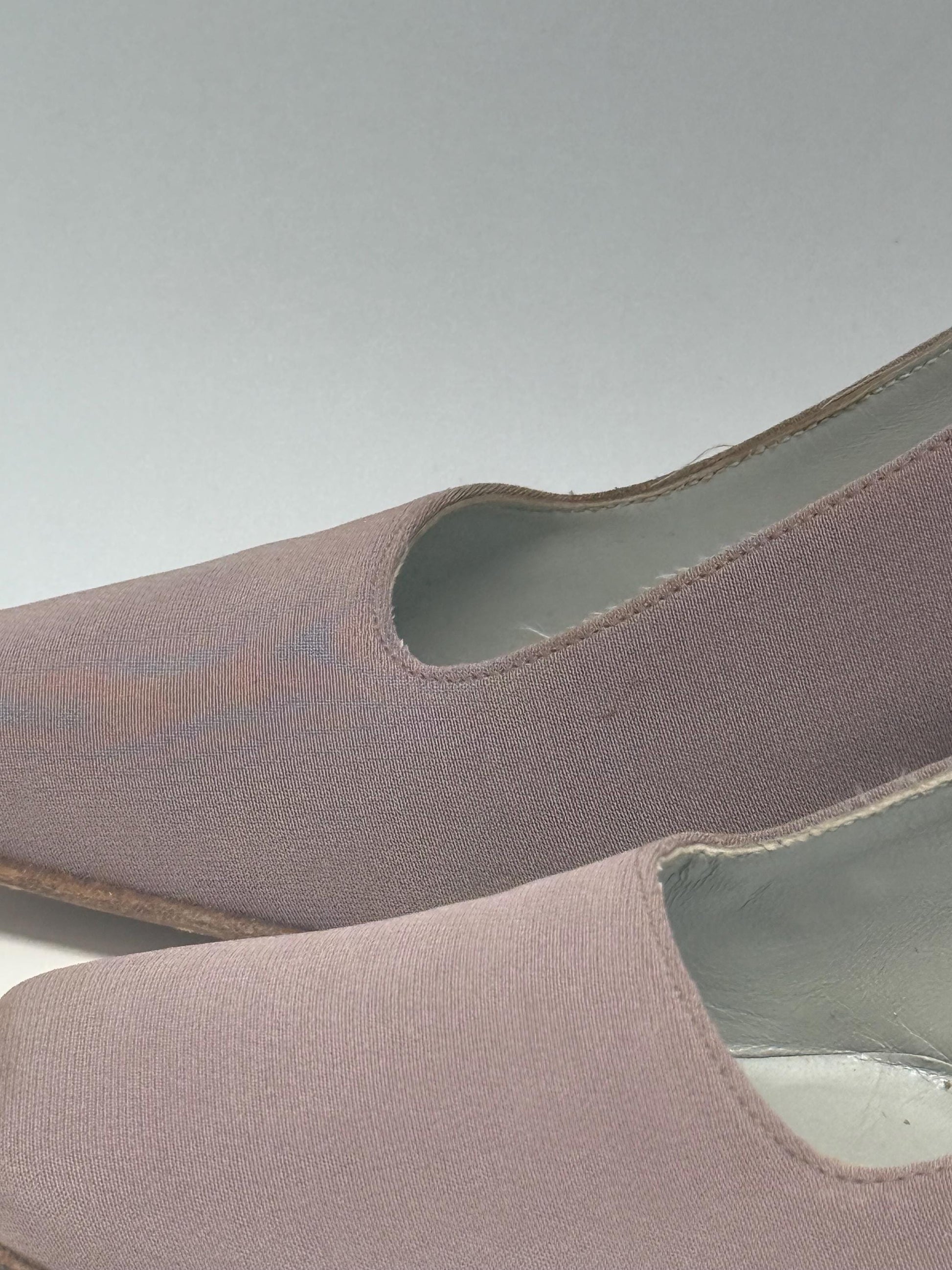 Pronovias purple heels, genuine leather, classic style, slight wear, elegant formal, EU 39, US 8, versatile use