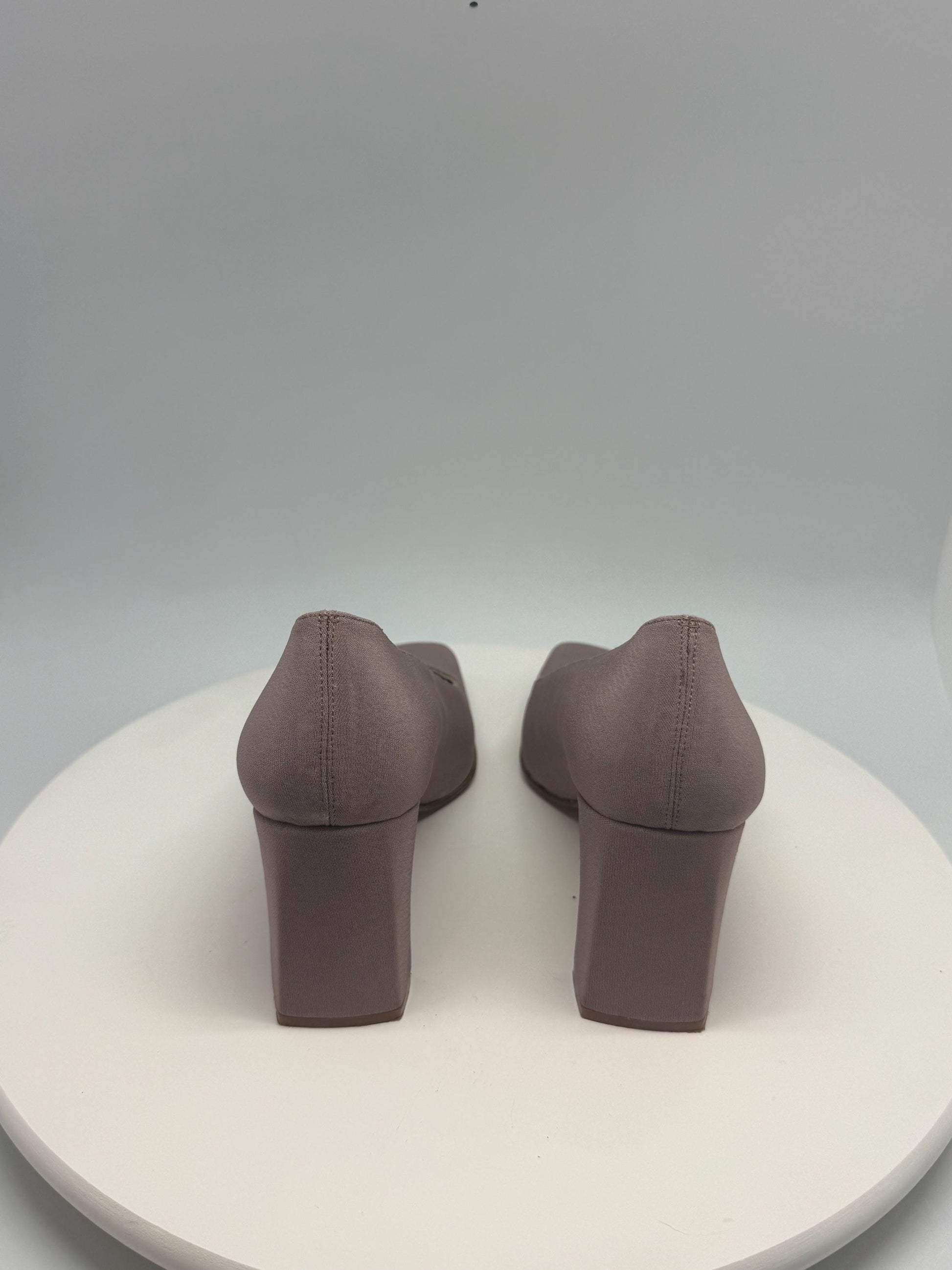 Pronovias purple heels, genuine leather, classic style, slight wear, elegant formal, EU 39, US 8, versatile use