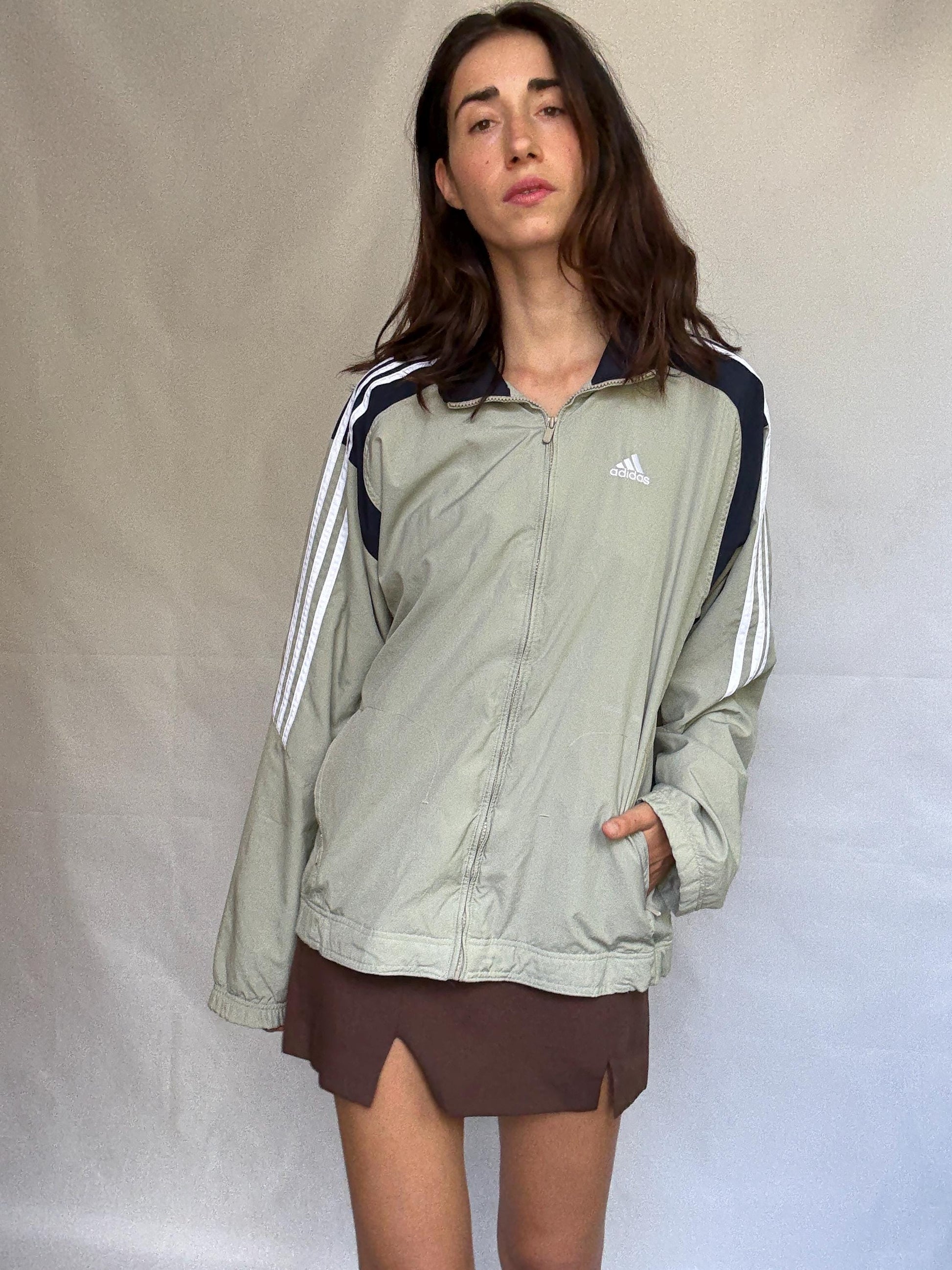 Adidas jacket, relaxed fit, zipper closure, sporty style, US XL, streetwear casual