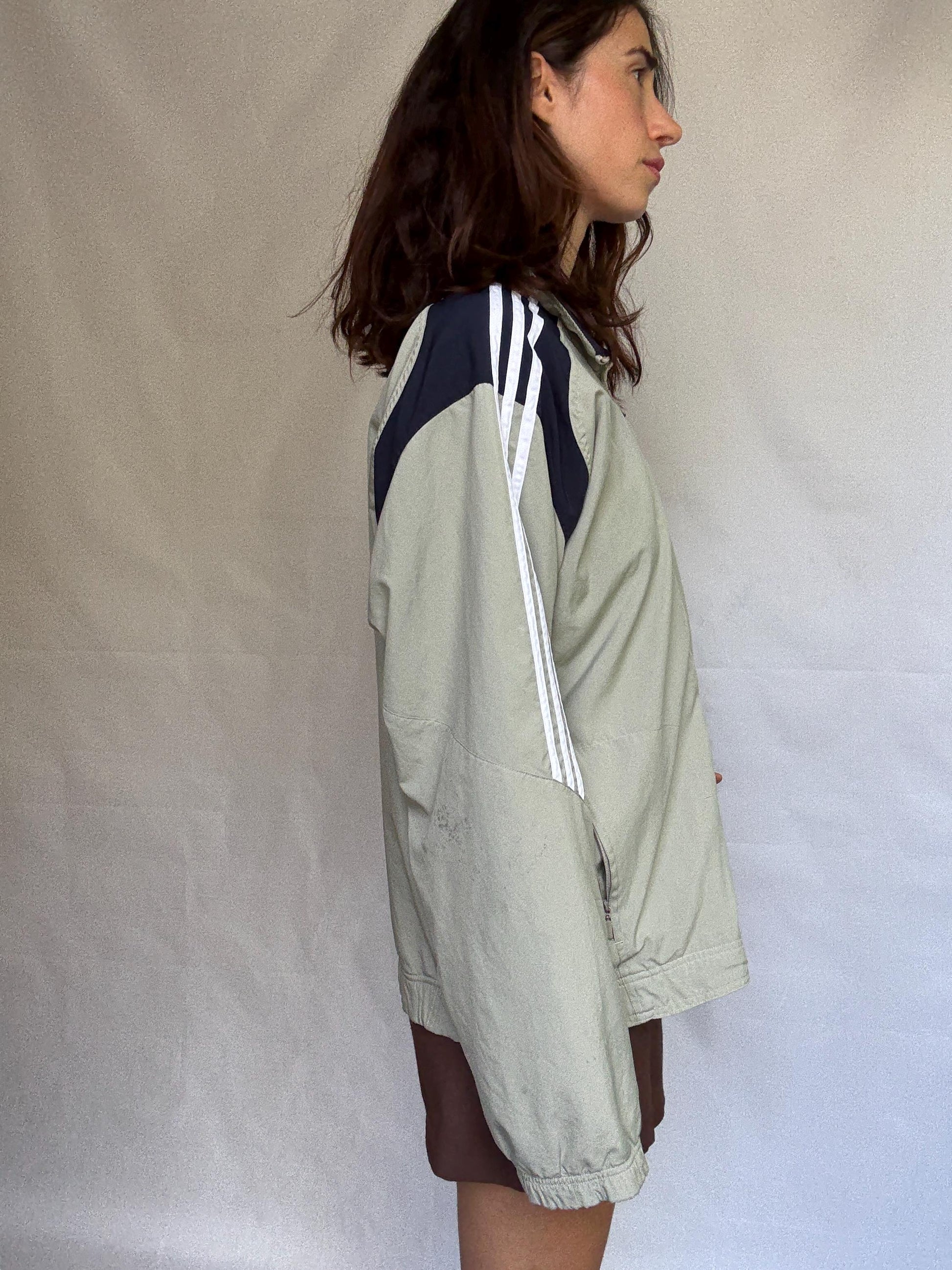 Adidas jacket, relaxed fit, zipper closure, sporty style, US XL, streetwear casual