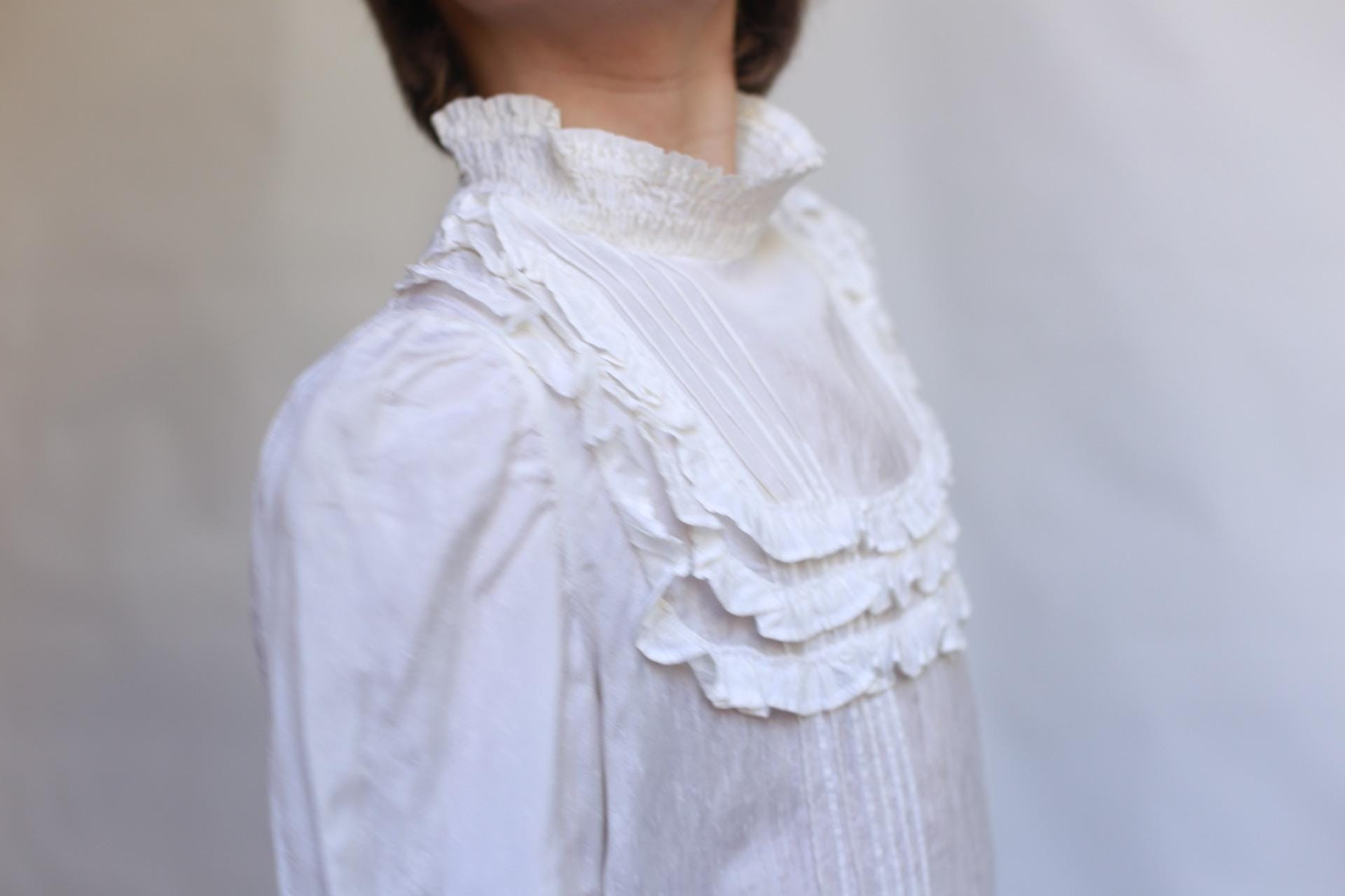 Antique white blouse, high ruffled collar, long sleeves, zipper closure, intricate ruffle detailing, cottagecore romantic, EU 152, US 11 kid