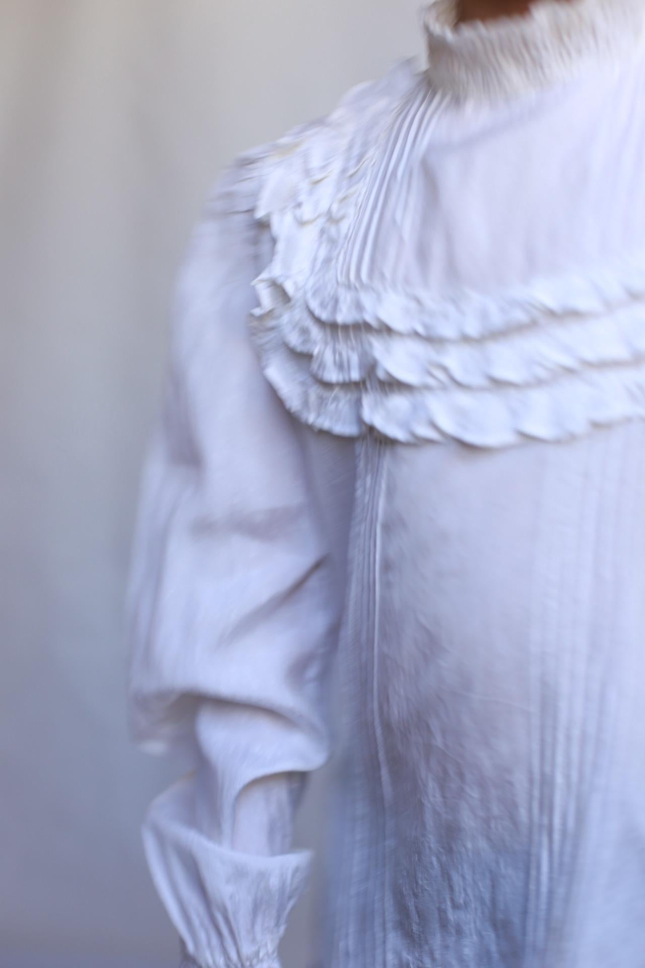 Antique white blouse, high ruffled collar, long sleeves, zipper closure, intricate ruffle detailing, cottagecore romantic, EU 152, US 11 kid