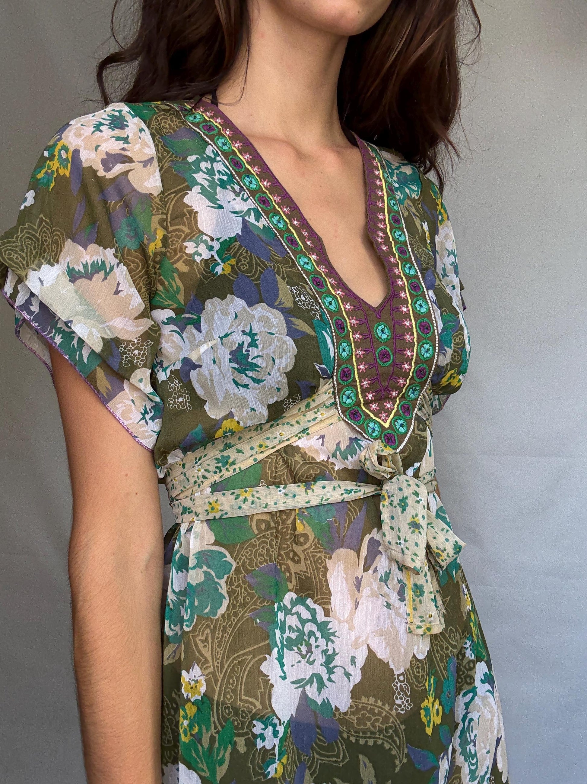 Multicolor floral mini dress, flowy fit, embroidered v neck, bohemian grunge, US S, summer beachwear