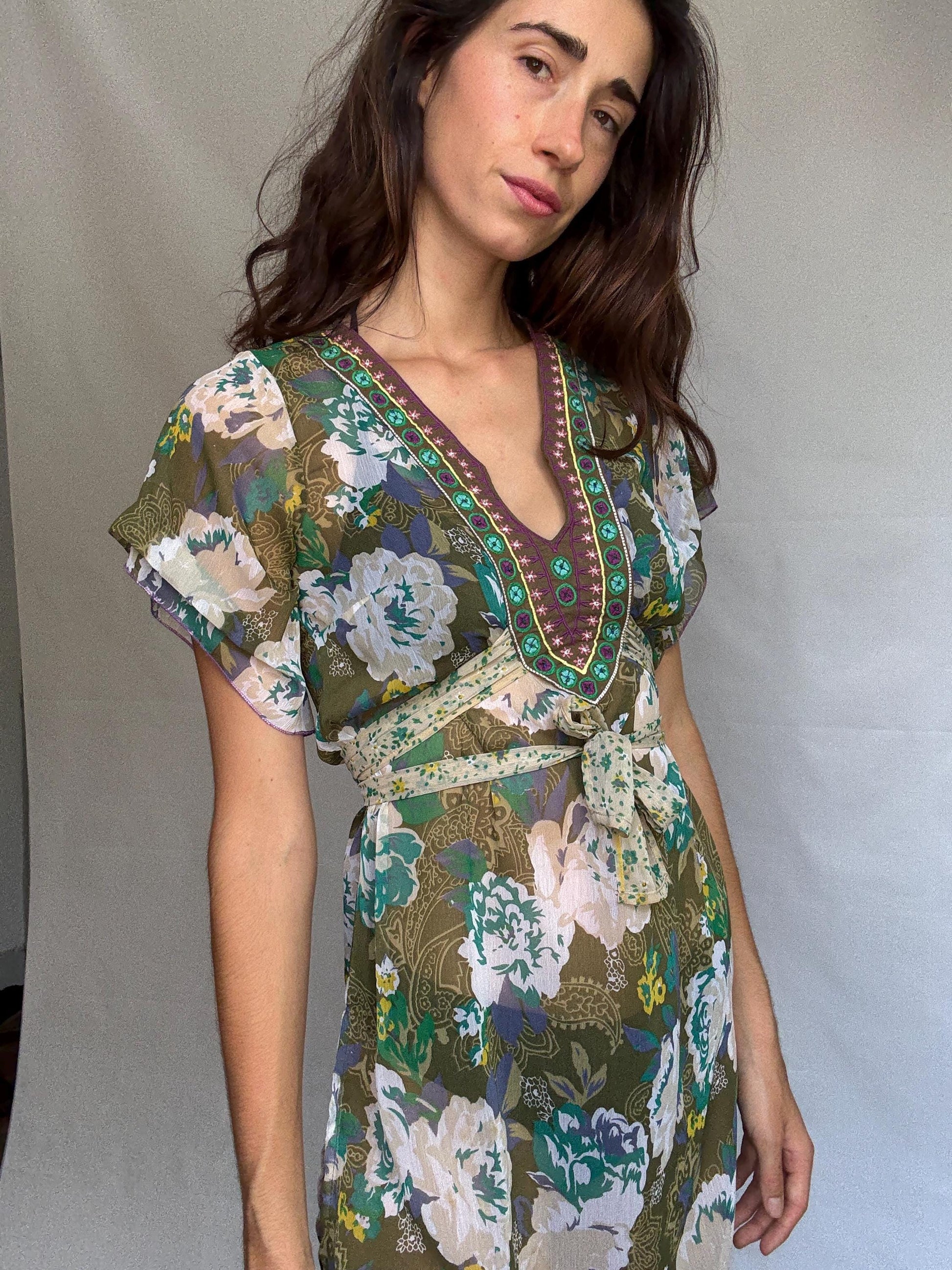 Multicolor floral mini dress, flowy fit, embroidered v neck, bohemian grunge, US S, summer beachwear