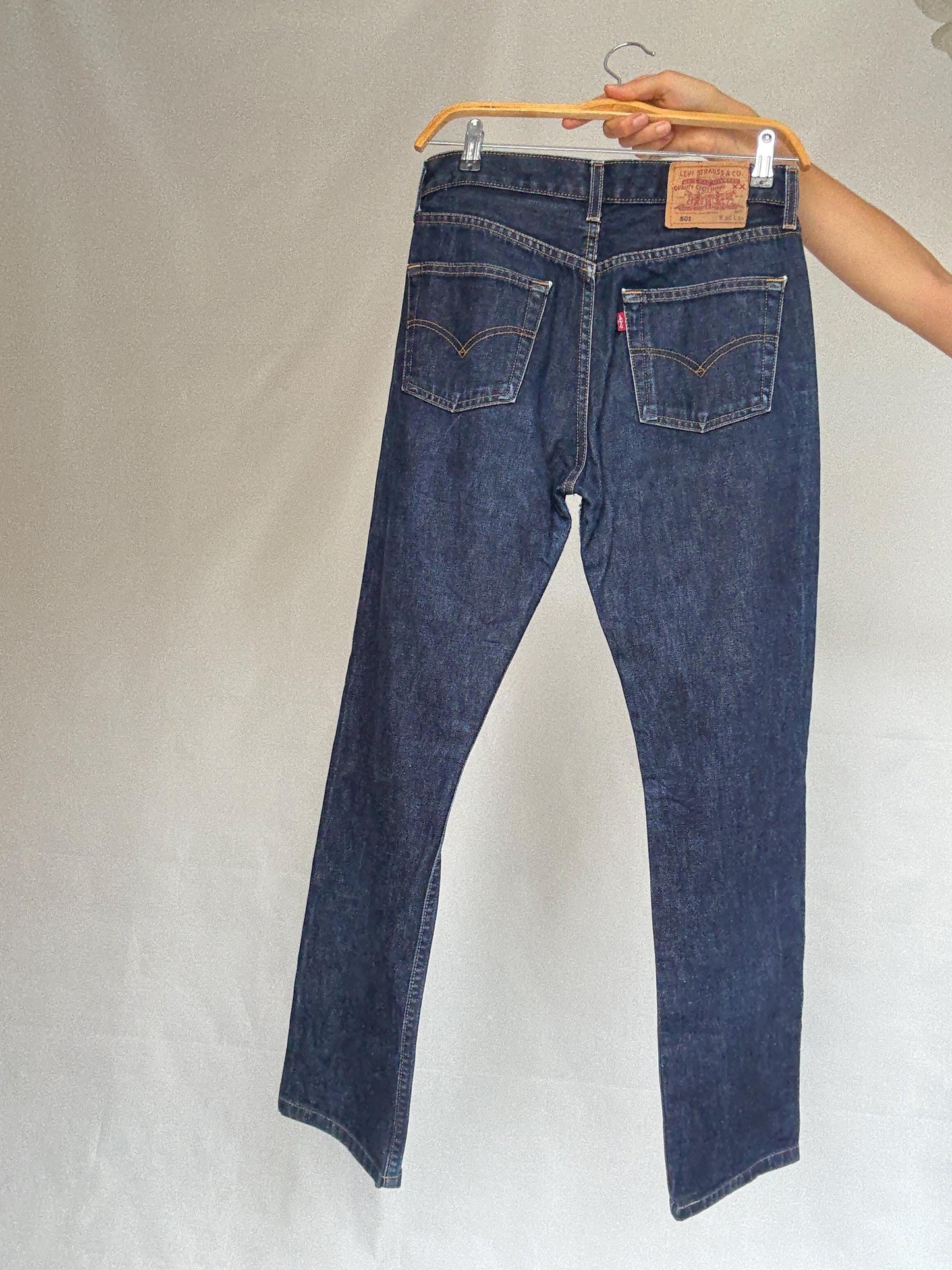Vintage blue Levi's 501 jeans, straight leg fit, classic Levi's retro 90s, US M, streetwear fashion, W30, L34