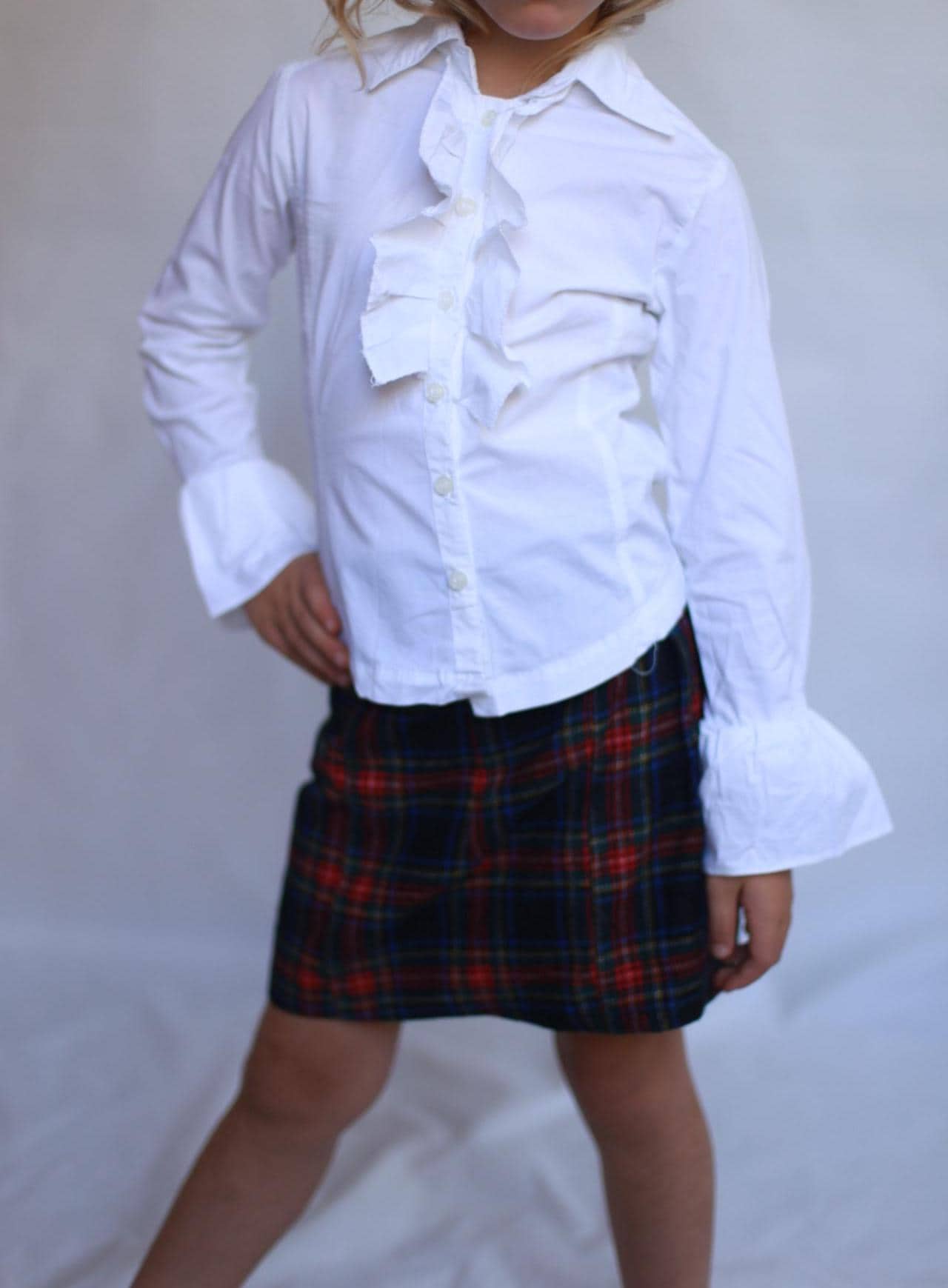 Jil and Sil white shirt, cotton blend, straight fit, button front with ruffles, flared cuffs, elegant touch, US 4, formal occasions, EU 94