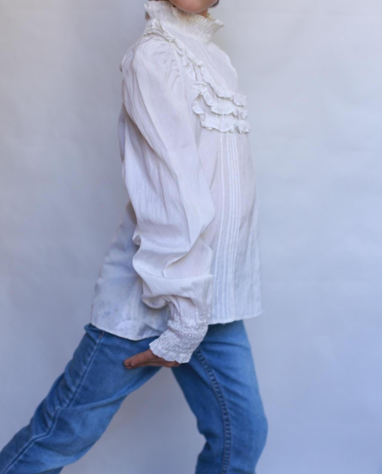 Antique white blouse, high ruffled collar, long sleeves, zipper closure, intricate ruffle detailing, cottagecore romantic, EU 152, US 11 kid