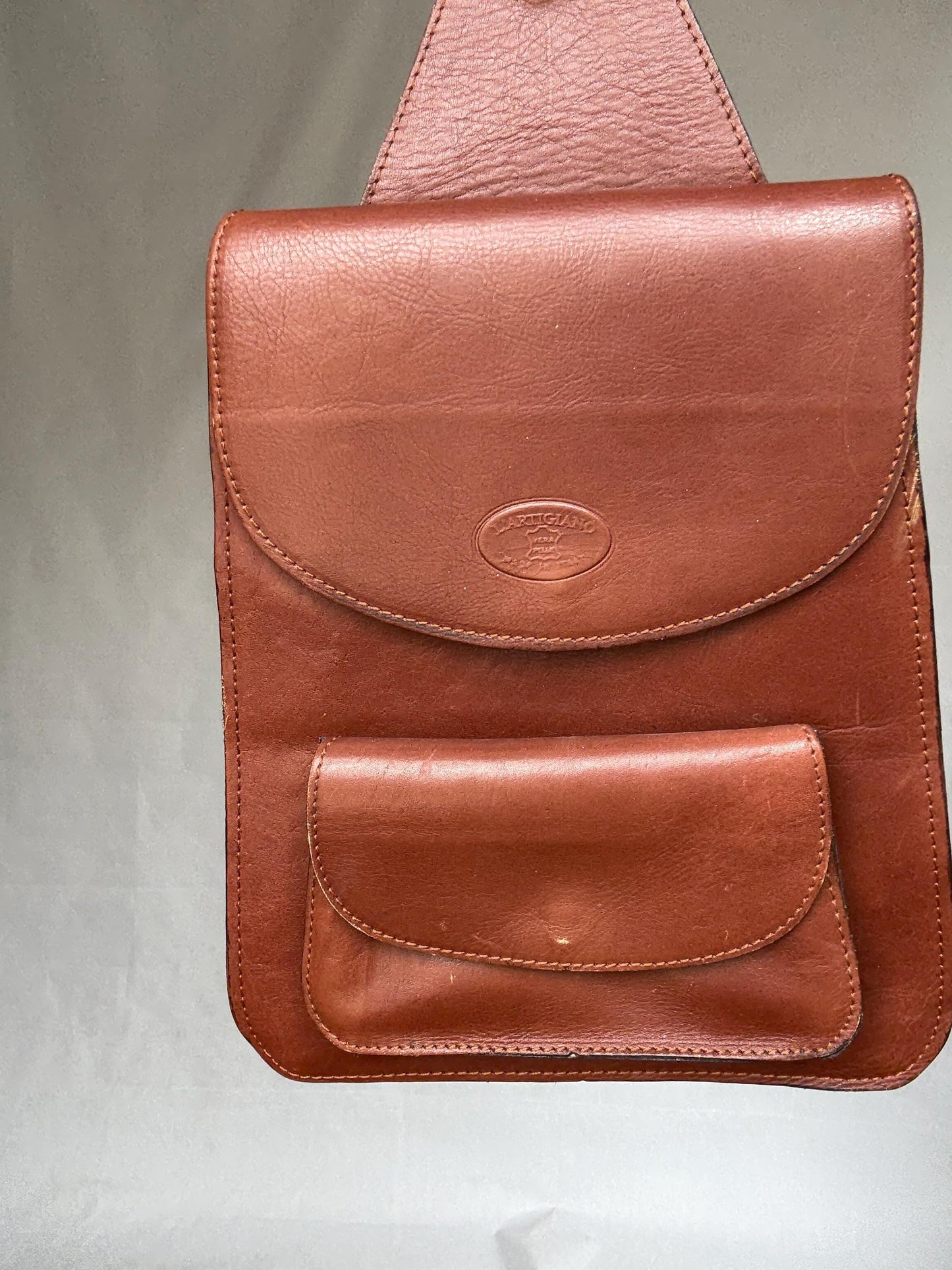 L'artigiano Italian leather backpack, genuine leather, convertible design, zip convertible strap, minimalist old, money vibe, versatile use