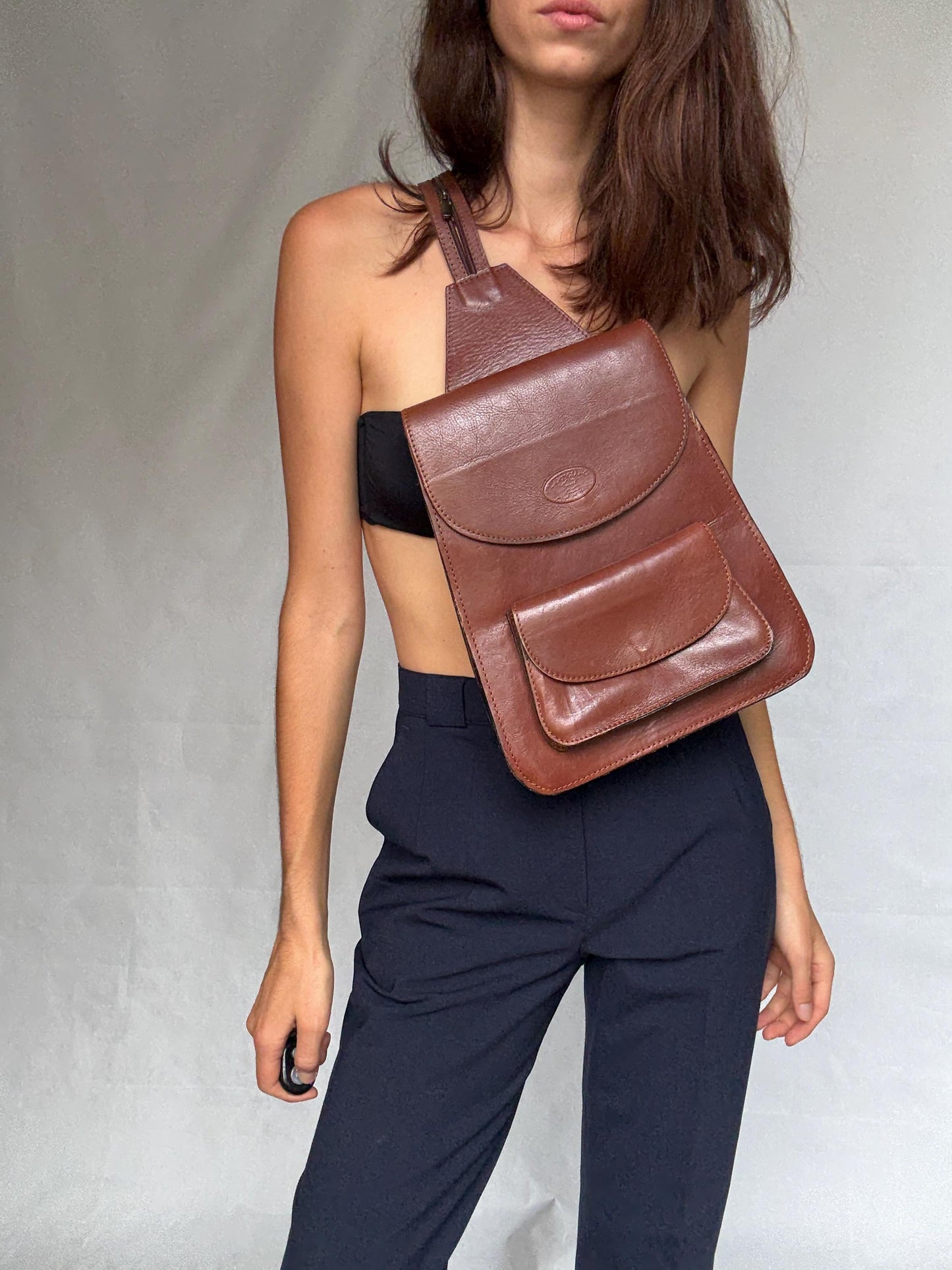 L'artigiano Italian leather backpack, genuine leather, convertible design, zip convertible strap, minimalist old, money vibe, versatile use