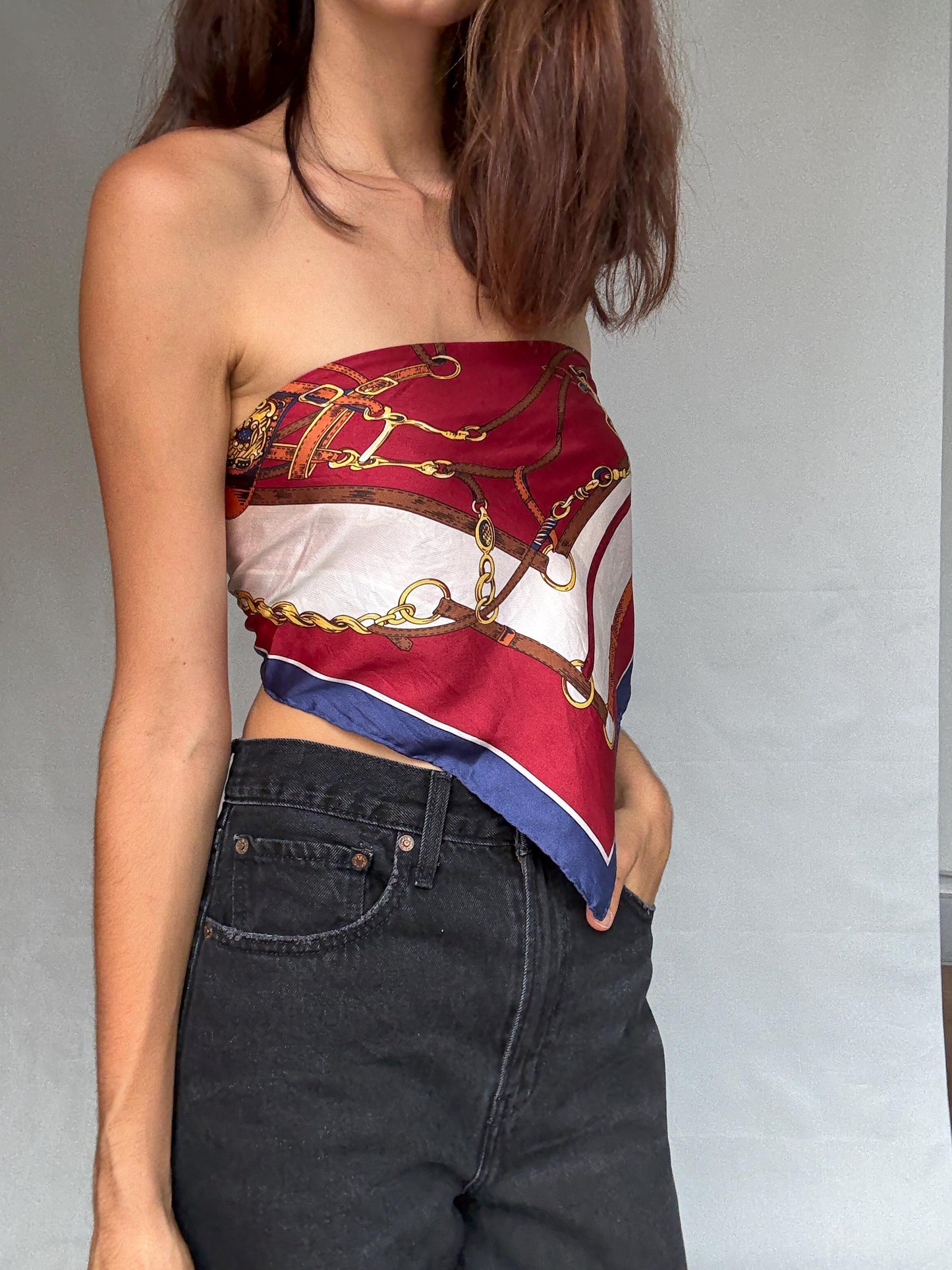 Festina Oro red white blue silk wrap, 100% silk, versatile styling, intricate gold chain motif, vintage chic, Luxury designer wear