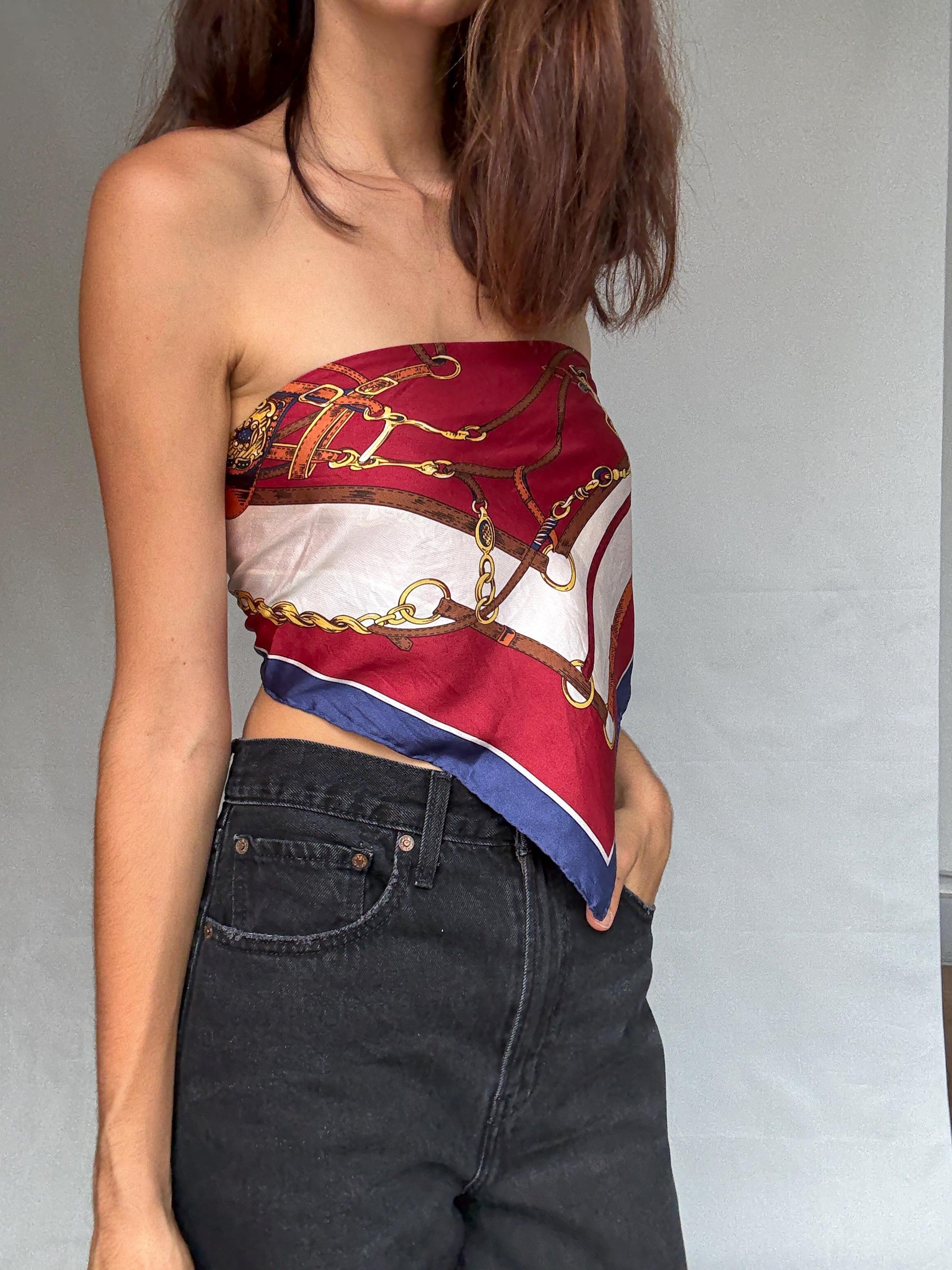 Festina Oro red white blue silk wrap, 100% silk, versatile styling, intricate gold chain motif, vintage chic, Luxury designer wear