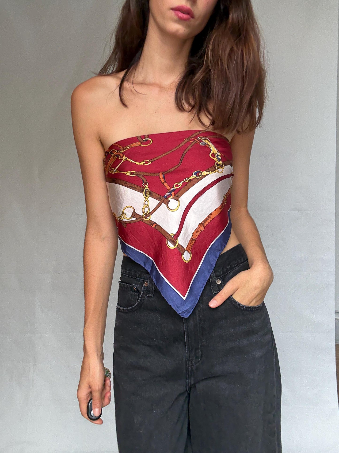 Festina Oro red white blue silk wrap, 100% silk, versatile styling, intricate gold chain motif, vintage chic, Luxury designer wear