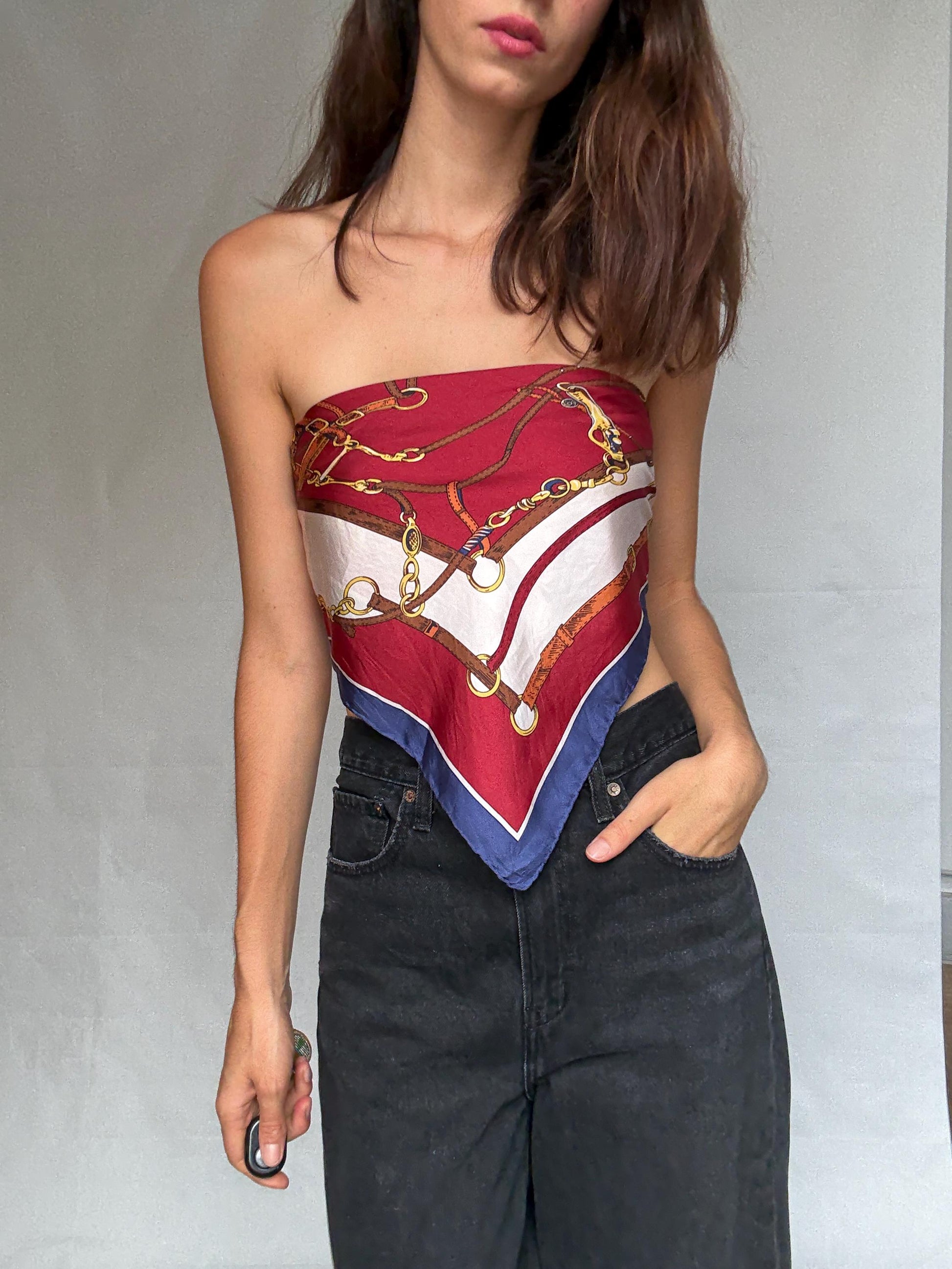 Festina Oro red white blue silk wrap, 100% silk, versatile styling, intricate gold chain motif, vintage chic, Luxury designer wear