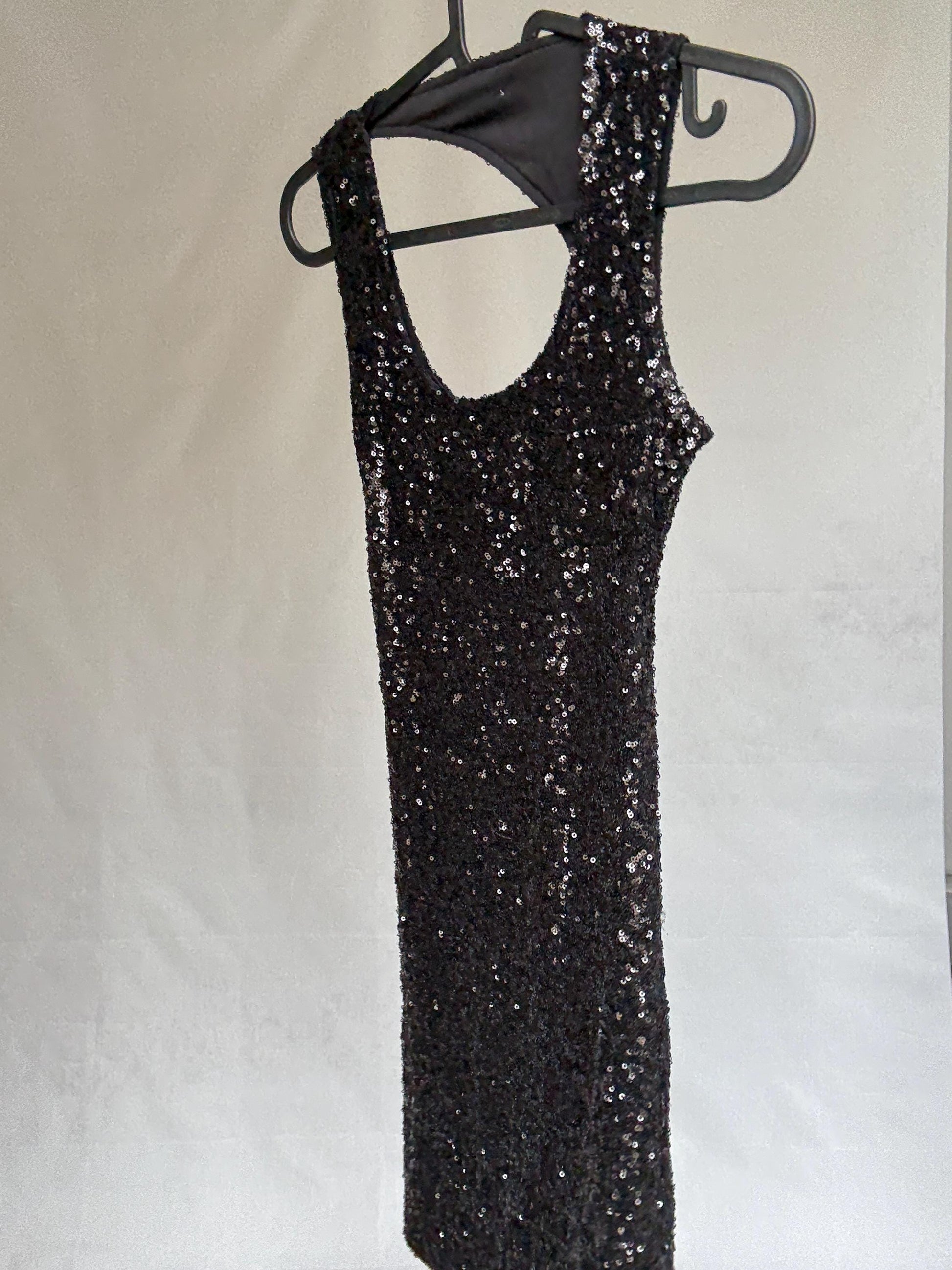 Sexy Black sequin mini dress with open back, Festive fitted hourglass figure silhouette, Assymetrical sparkly detail, y2k party glamour