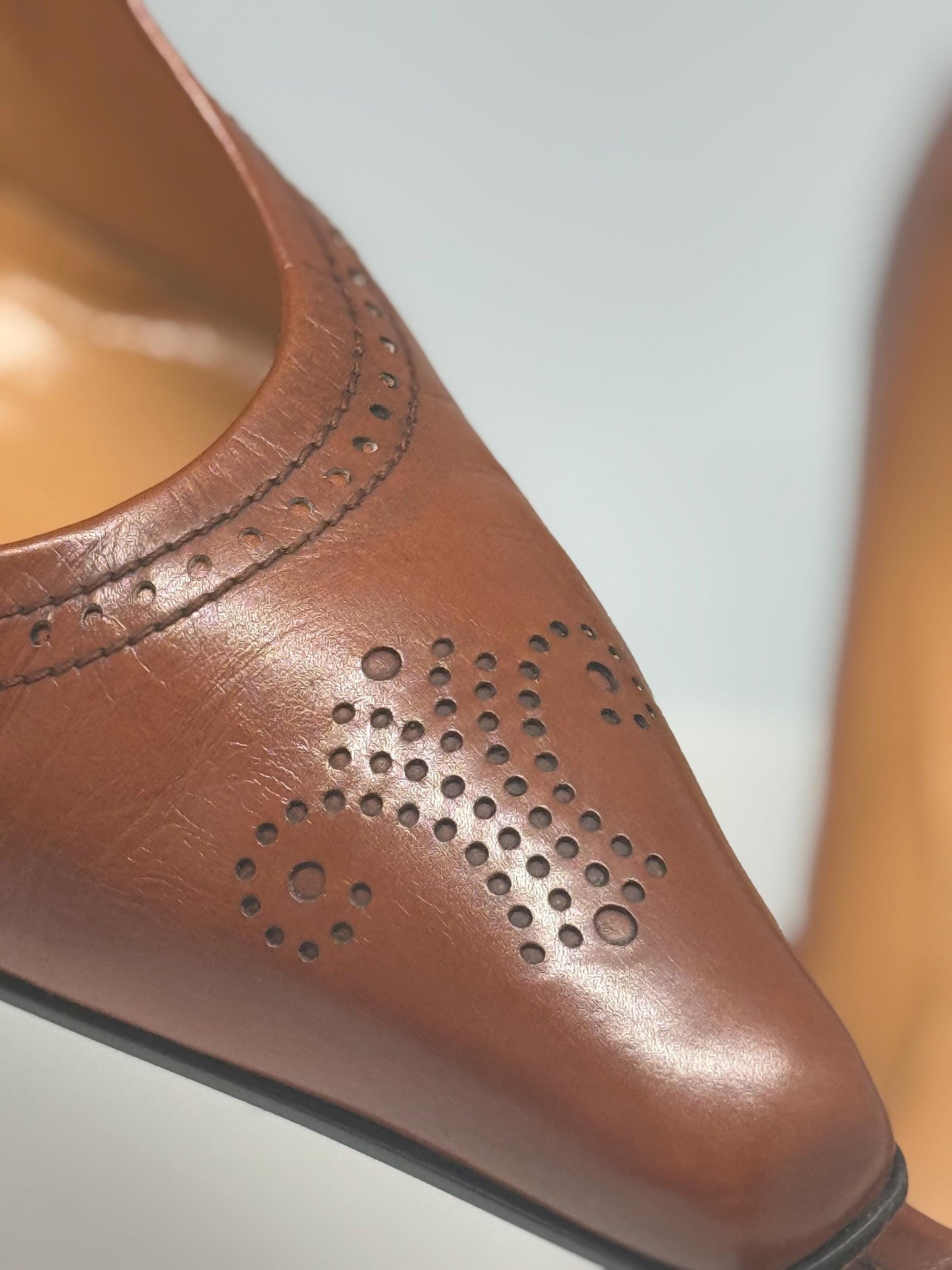 Vintage Balenciaga brown leather heels, genuine leather, classic pump, brogue detail, EU 39, US 8, evening elegance