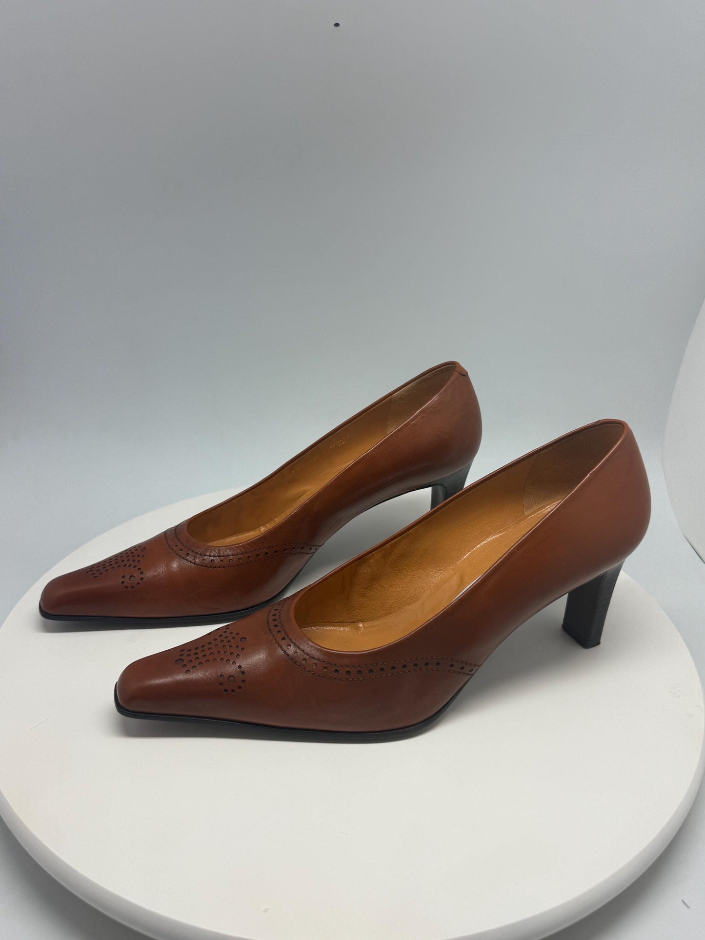 Vintage Balenciaga brown leather heels, genuine leather, classic pump, brogue detail, EU 39, US 8, evening elegance