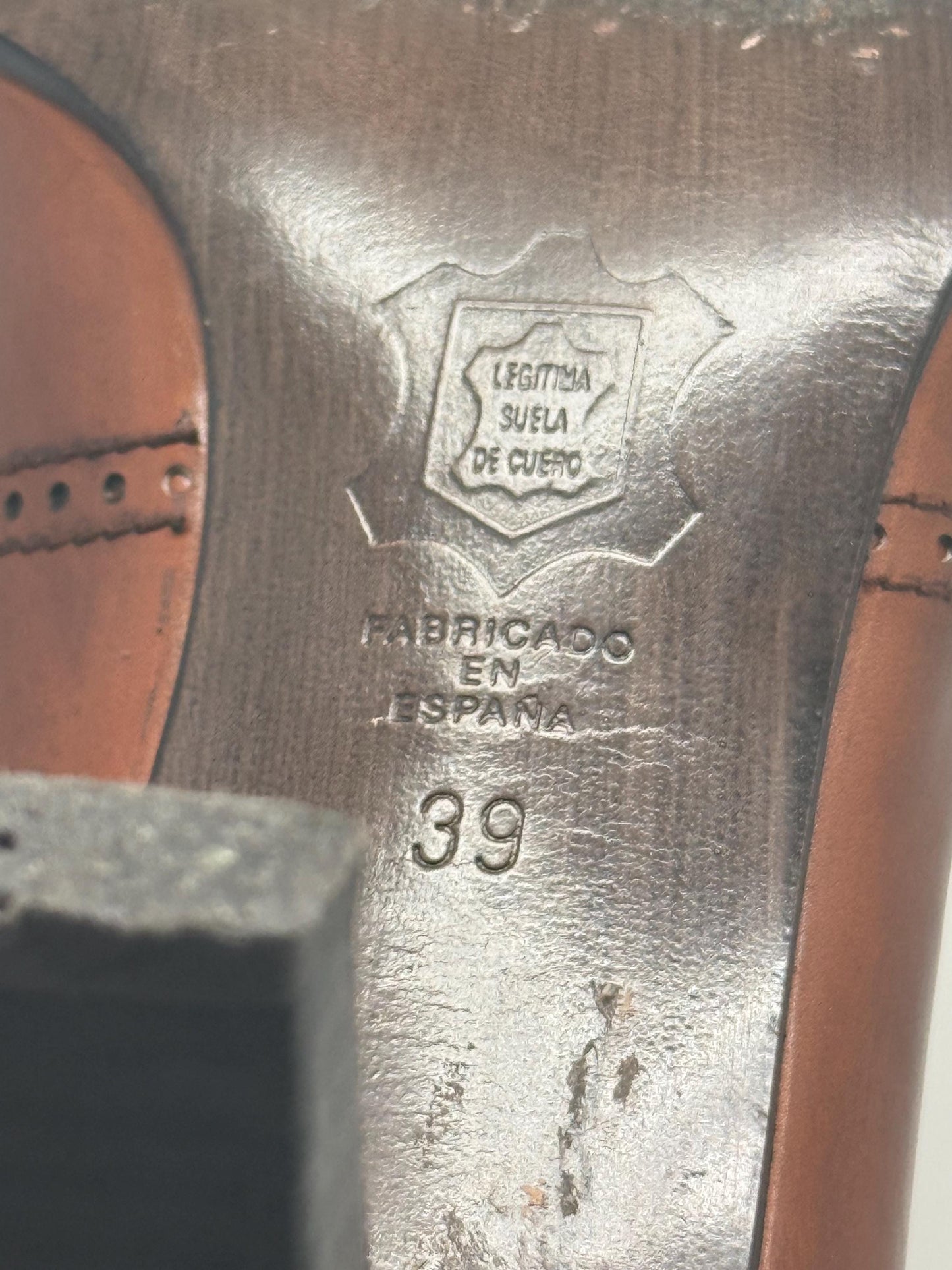 Vintage Balenciaga brown leather heels, genuine leather, classic pump, brogue detail, EU 39, US 8, evening elegance