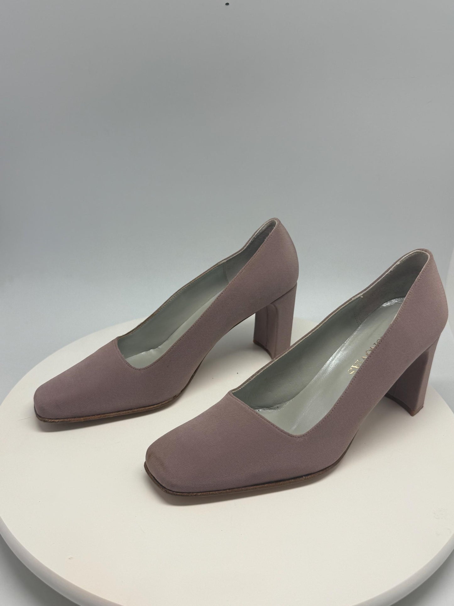 Pronovias purple heels, genuine leather, classic style, slight wear, elegant formal, EU 39, US 8, versatile use