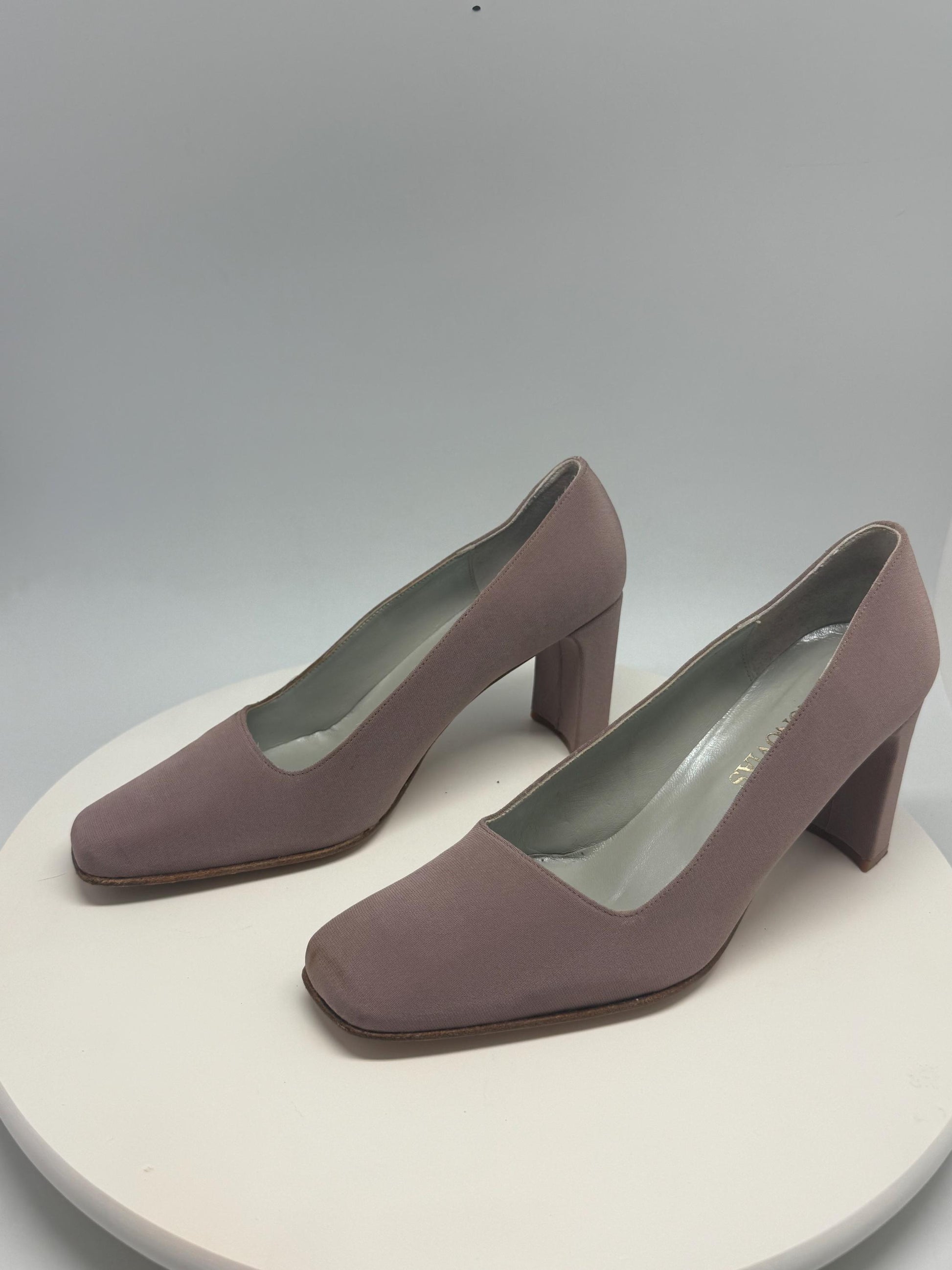 Pronovias purple heels, genuine leather, classic style, slight wear, elegant formal, EU 39, US 8, versatile use