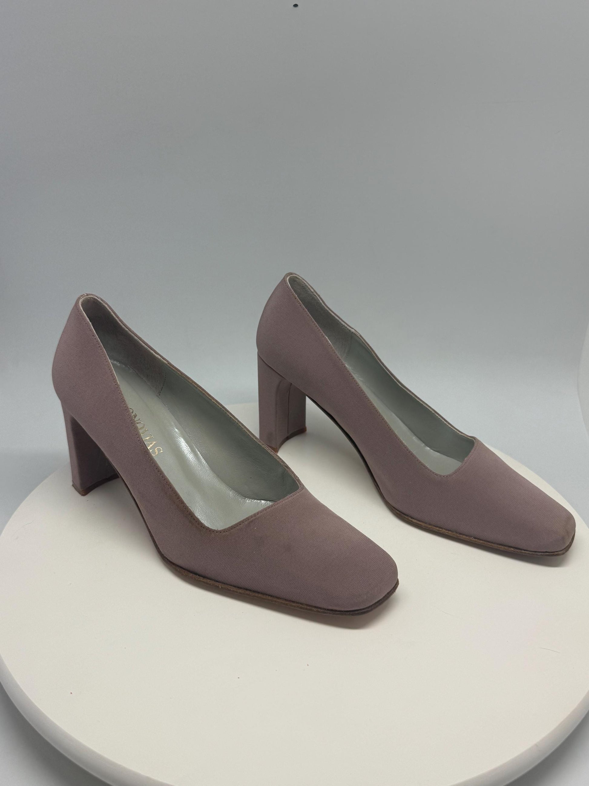 Pronovias purple heels, genuine leather, classic style, slight wear, elegant formal, EU 39, US 8, versatile use