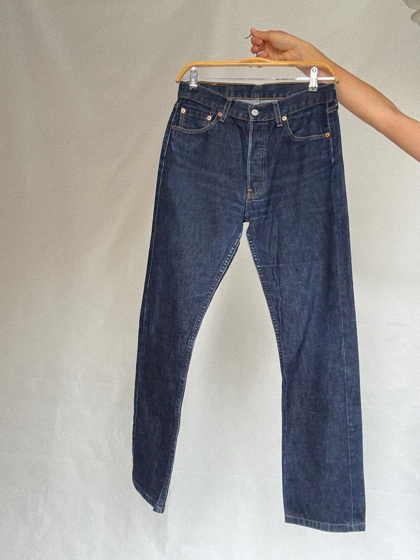 Vintage blue Levi's 501 jeans, straight leg fit, classic Levi's retro 90s, US M, streetwear fashion, W30, L34