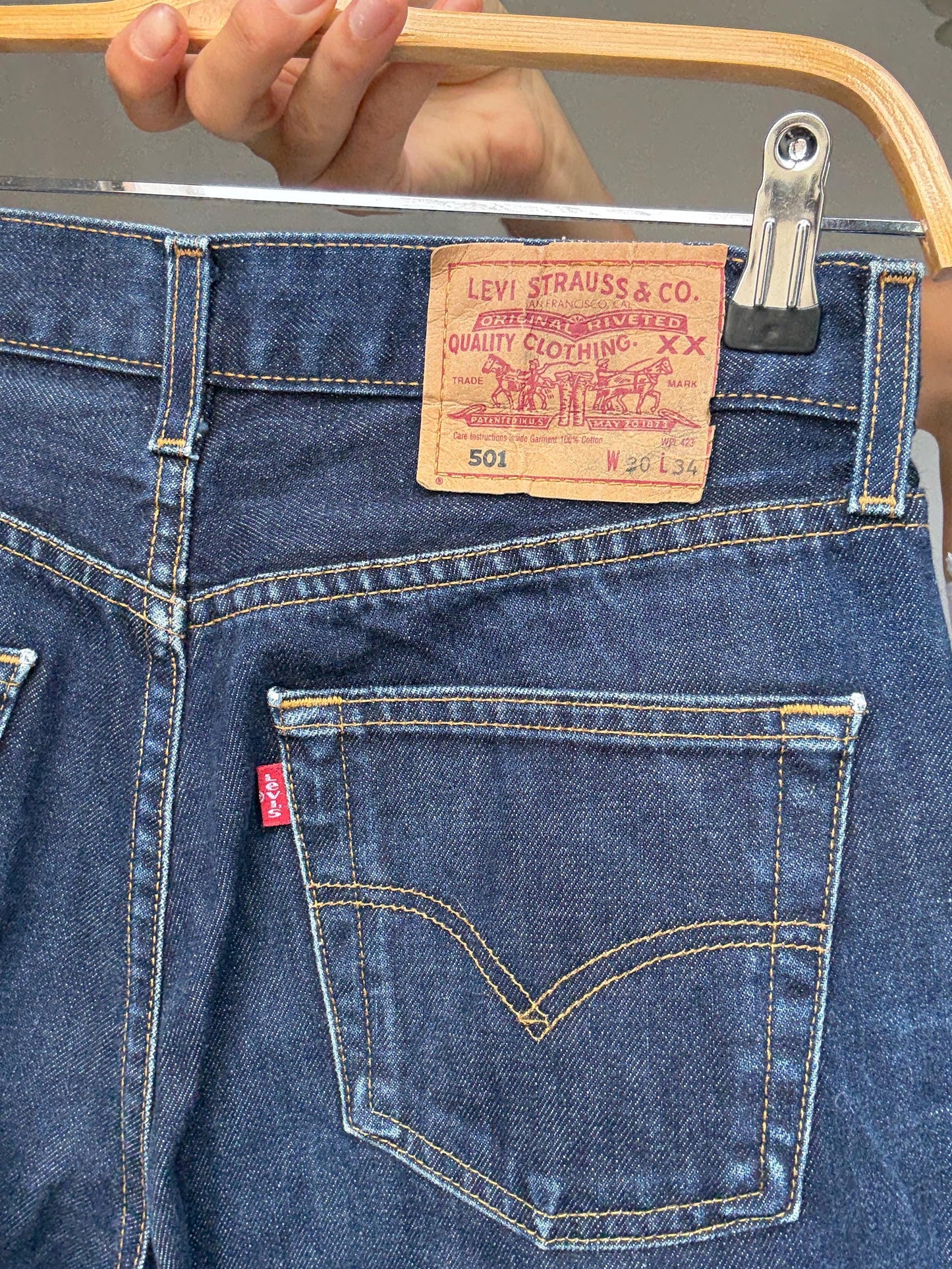 Vintage blue Levi's 501 jeans, straight leg fit, classic Levi's retro 90s, US M, streetwear fashion, W30, L34