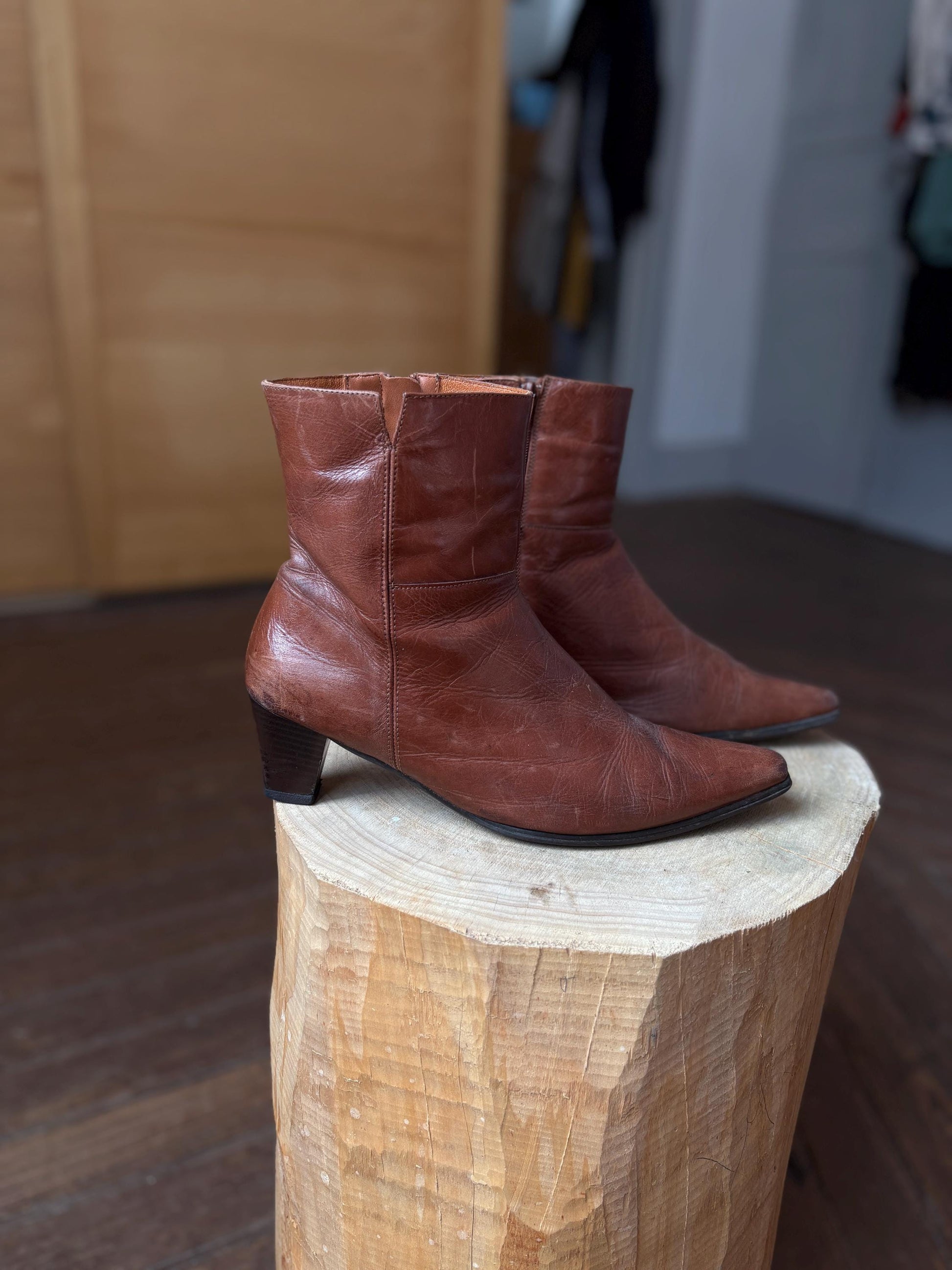 Vintage brown ankle boots pointed toe made in Spain, Size EU 41, Genuine leather heeled boots, 90s style, western chic retro booties