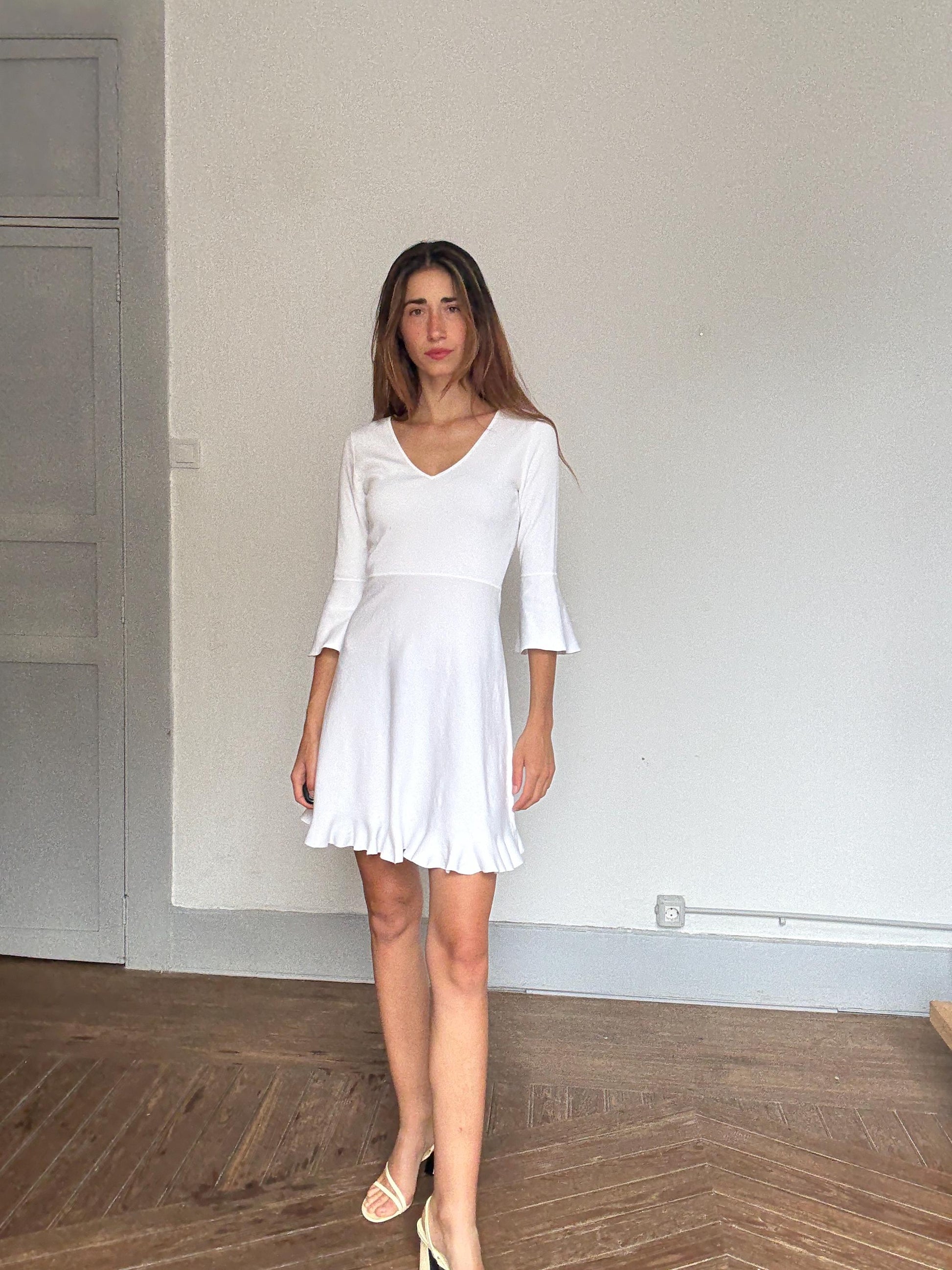 Massimo Dutti white knit flared mini dress M – soft & stretchy, V-neck, ruffle hem, elegant comfy fit, minimal summer outfit