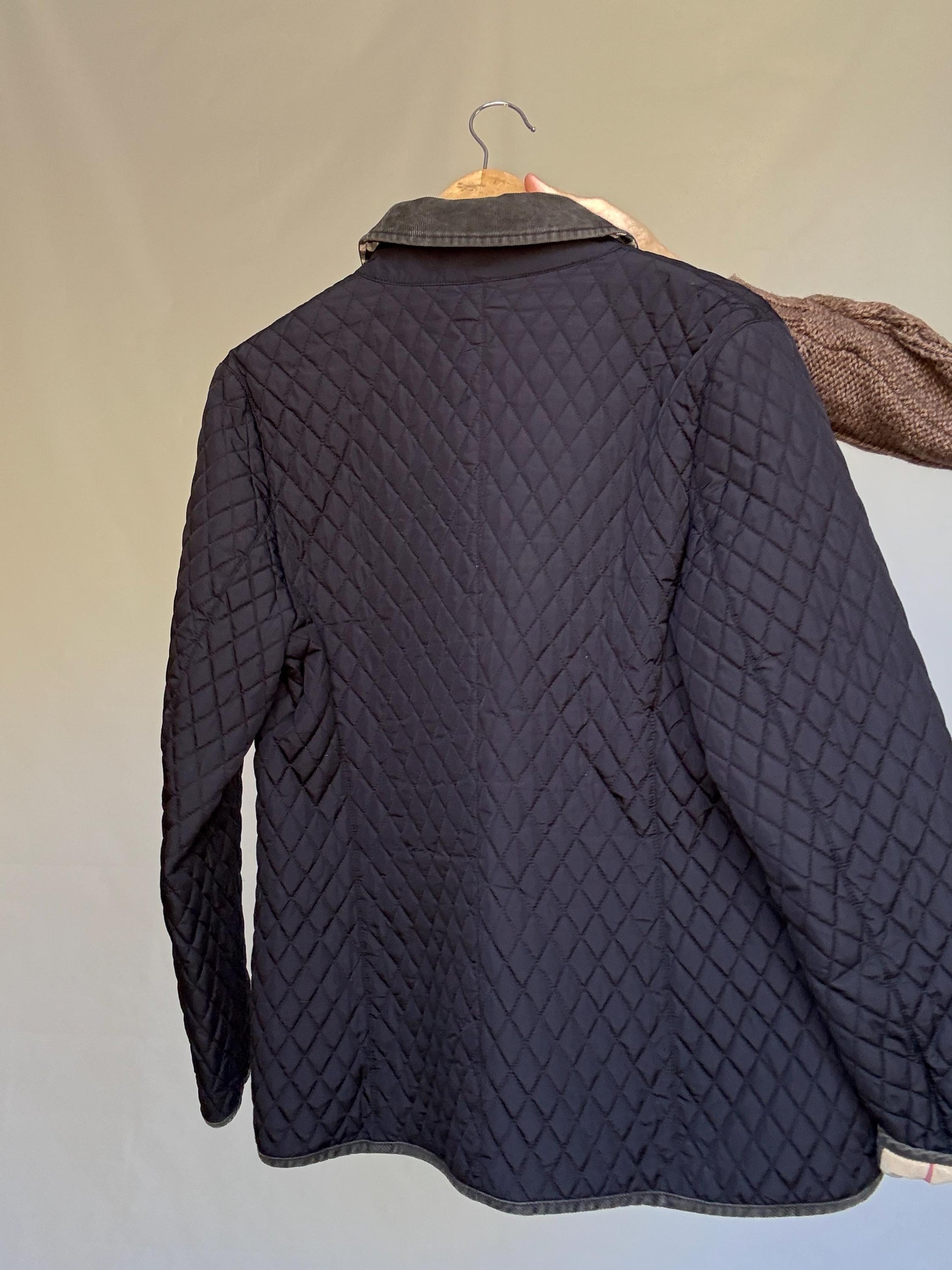 Burberry London quilted jacket, perfect for autumn, classic fit, snap buttons, corduroy collar, vintage, US L, streetwear chic