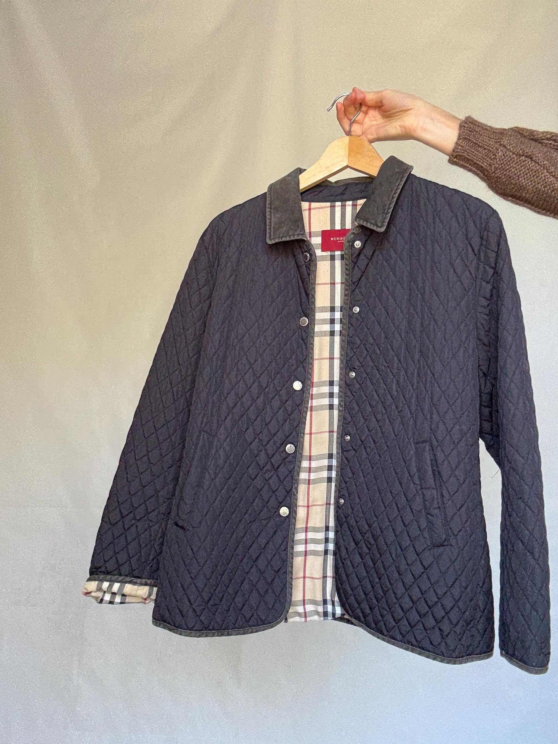 Burberry London quilted jacket, perfect for autumn, classic fit, snap buttons, corduroy collar, vintage, US L, streetwear chic