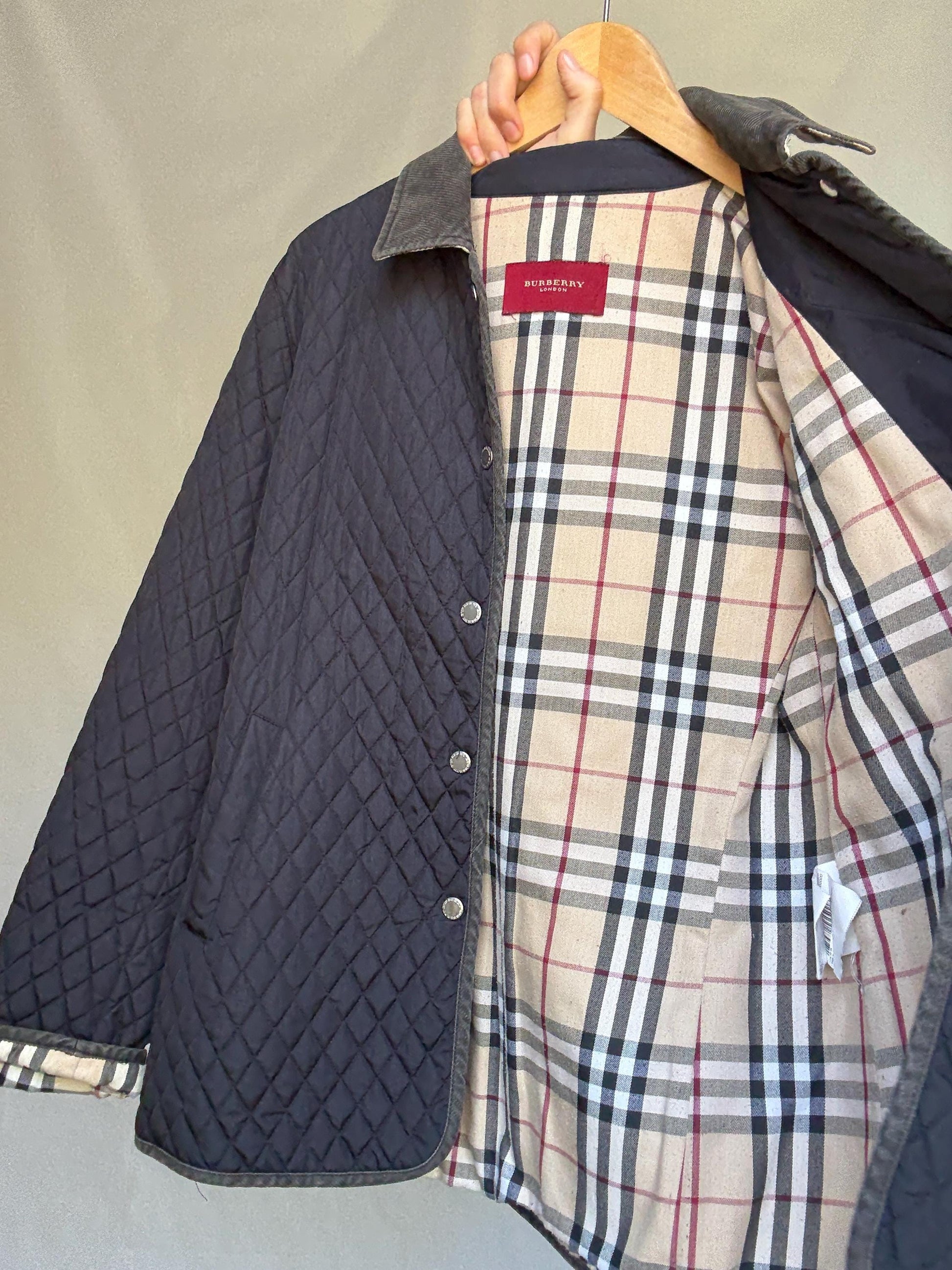 Burberry London quilted jacket, perfect for autumn, classic fit, snap buttons, corduroy collar, vintage, US L, streetwear chic