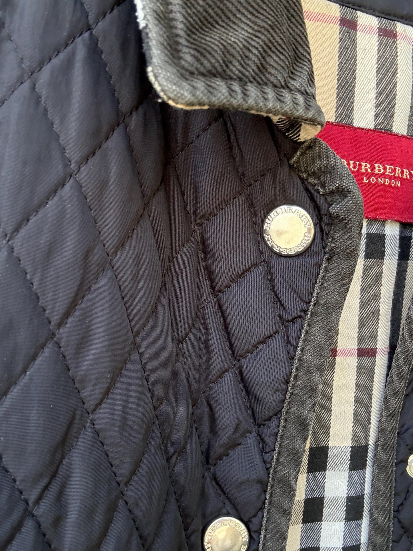 Burberry London quilted jacket, perfect for autumn, classic fit, snap buttons, corduroy collar, vintage, US L, streetwear chic