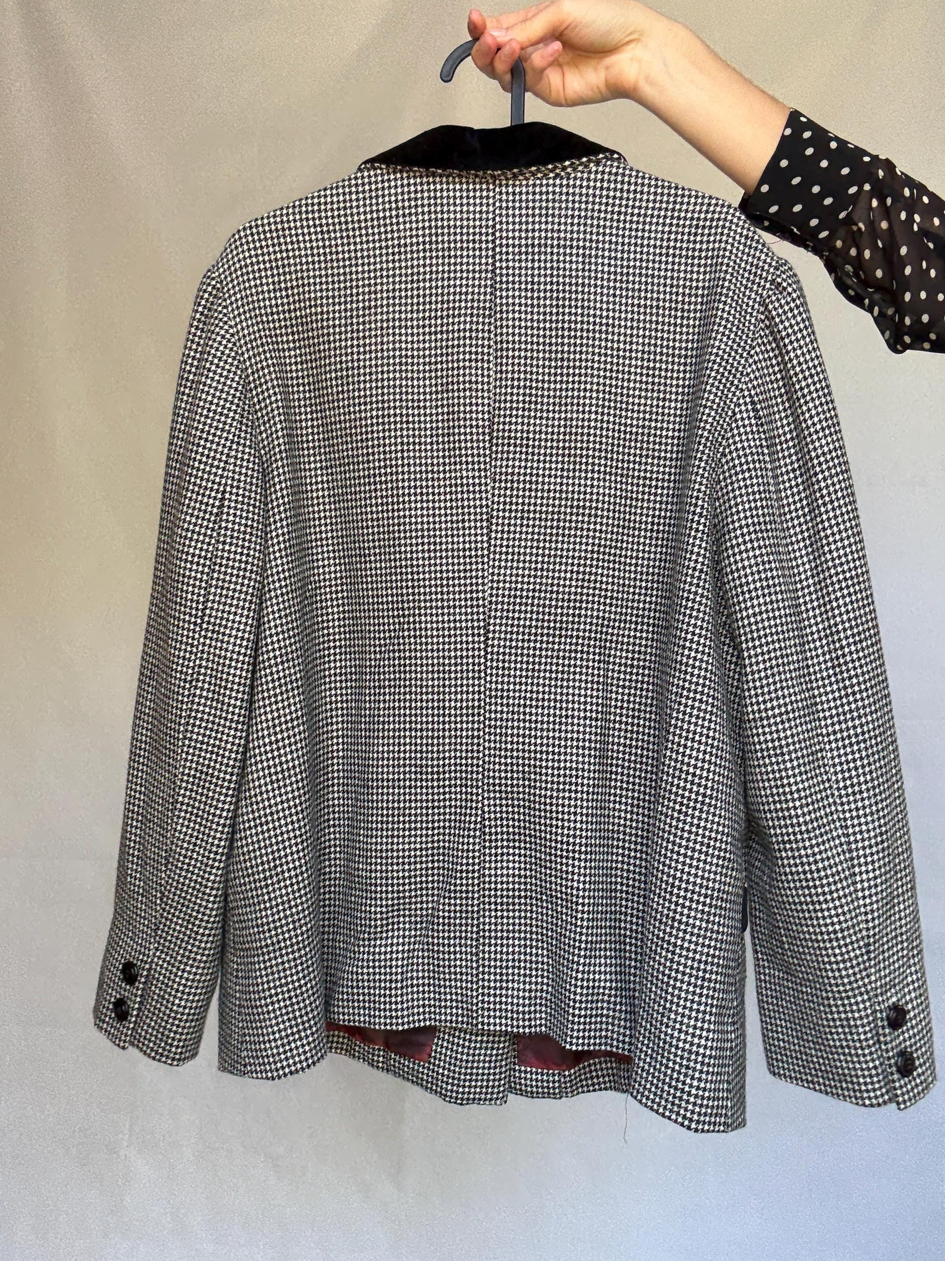 Vintage black and white houndstooth blazer, likely wool, tailored fit, velvet collar, double button cuffs, dark academia, US L