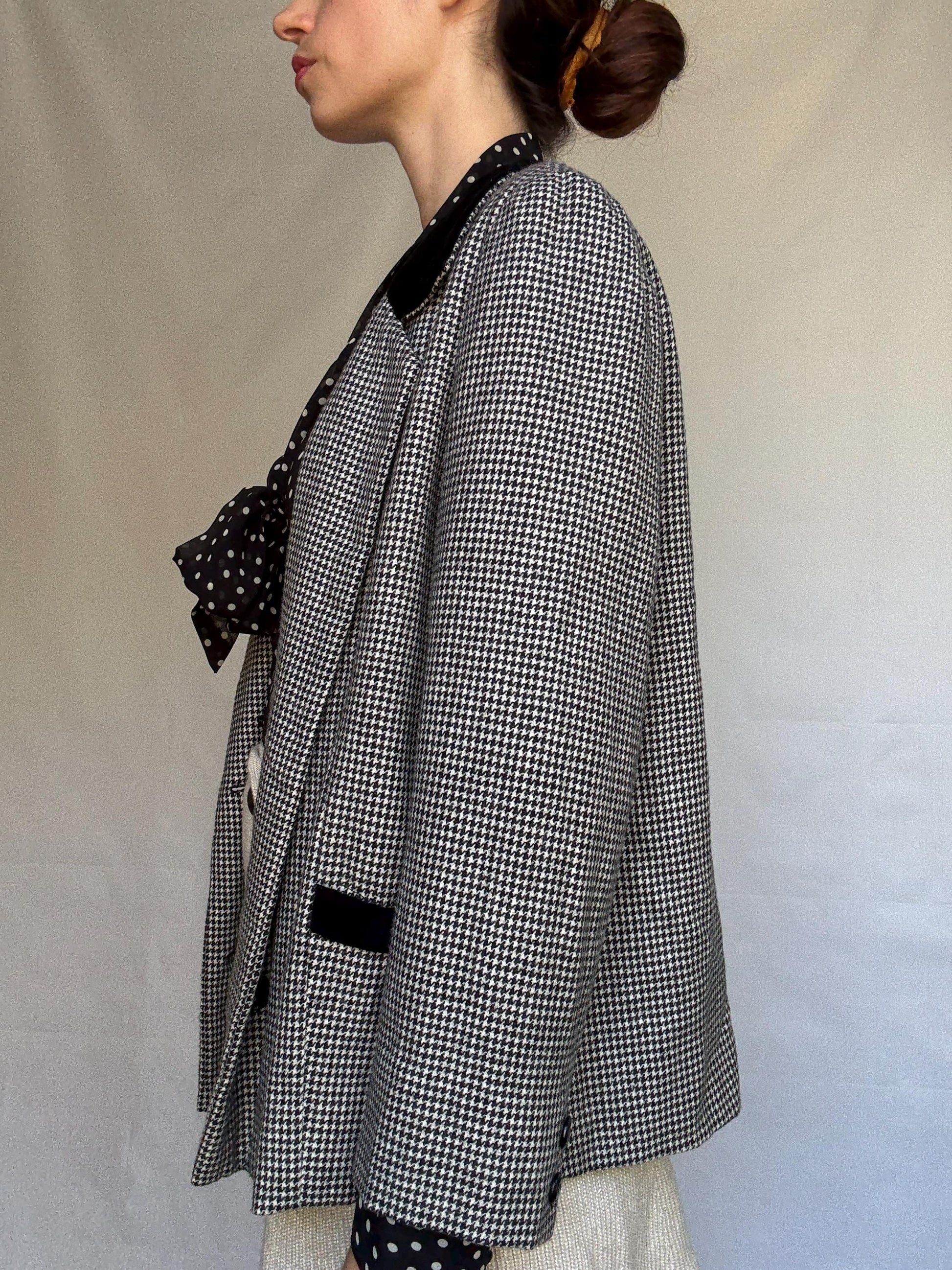 Vintage black and white houndstooth blazer, likely wool, tailored fit, velvet collar, double button cuffs, dark academia, US L